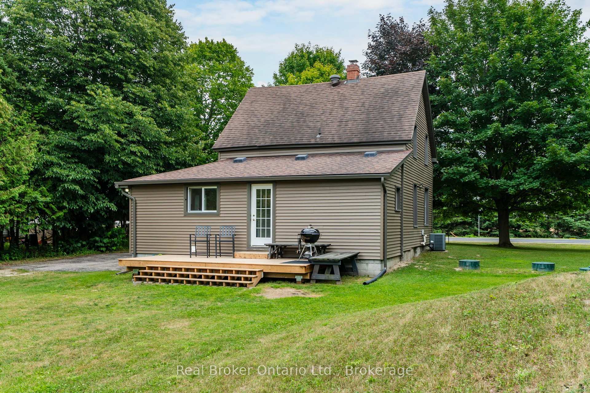 Photo 22 of 44 Balm Beach Road W, Tiny, Perkinsfield — HOMEH