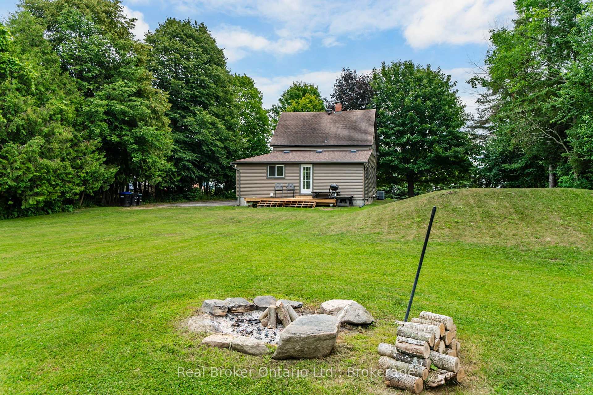 Photo 23 of 44 Balm Beach Road W, Tiny, Perkinsfield — HOMEH