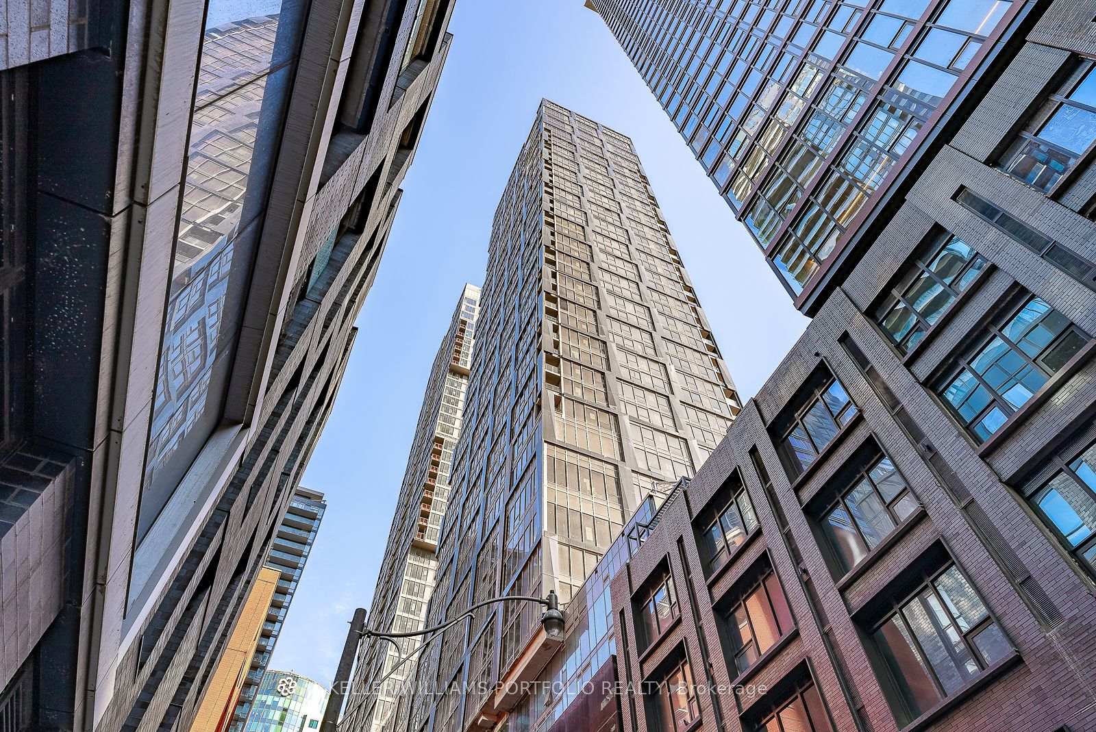 Front of Unit 1408, 15 Mercer Street