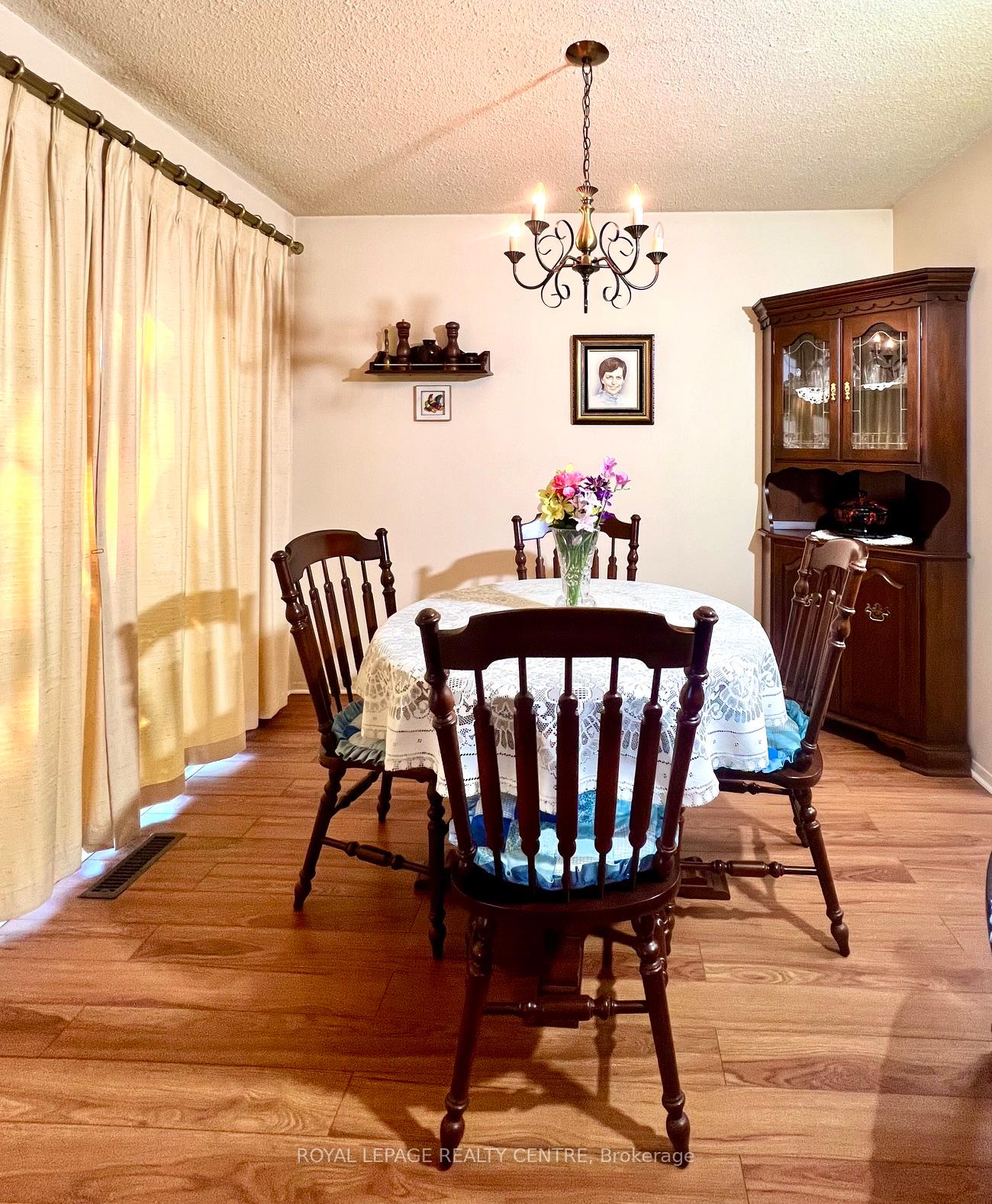 Photo 8 of 4156 Wheelwright Crescent, Mississauga, Erin Mills — HOMEH