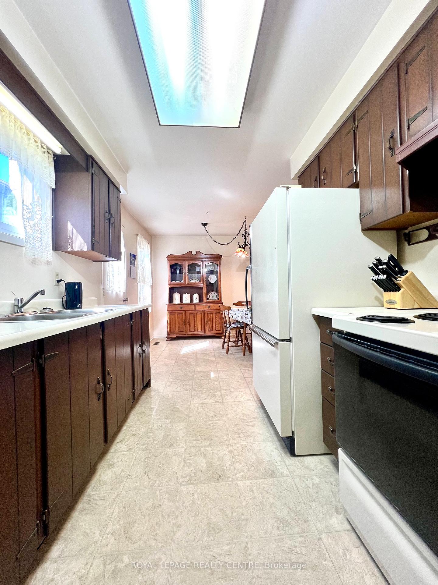 Photo 12 of 4156 Wheelwright Crescent, Mississauga, Erin Mills — HOMEH