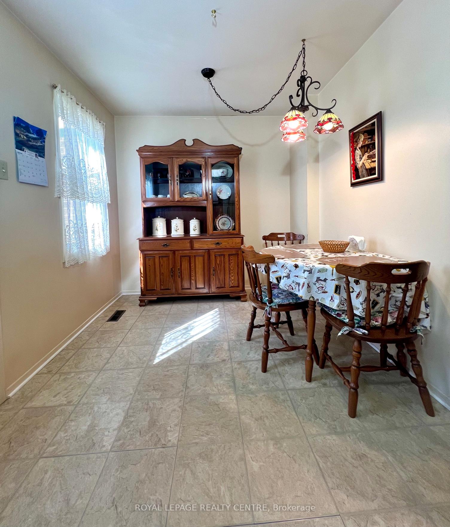 Photo 14 of 4156 Wheelwright Crescent, Mississauga, Erin Mills — HOMEH