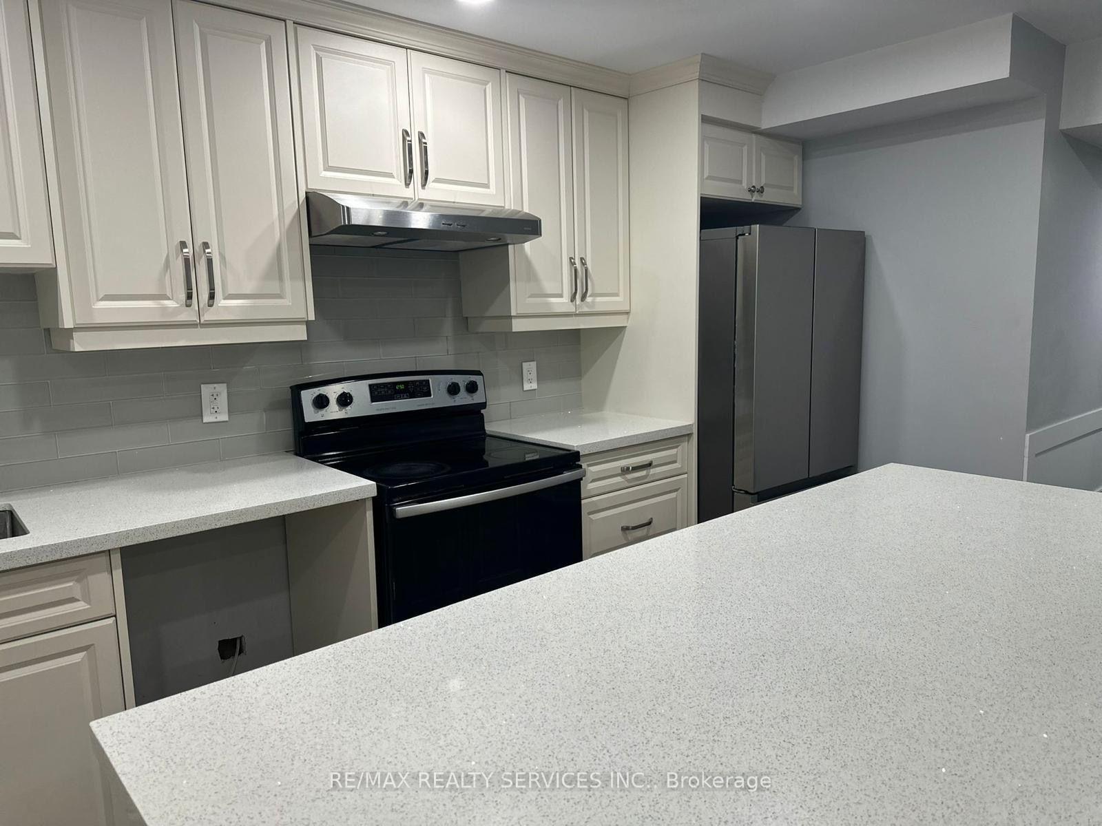 Photo 2 of 266 Dougall Avenue, Caledon, Rural Caledon — HOMEH