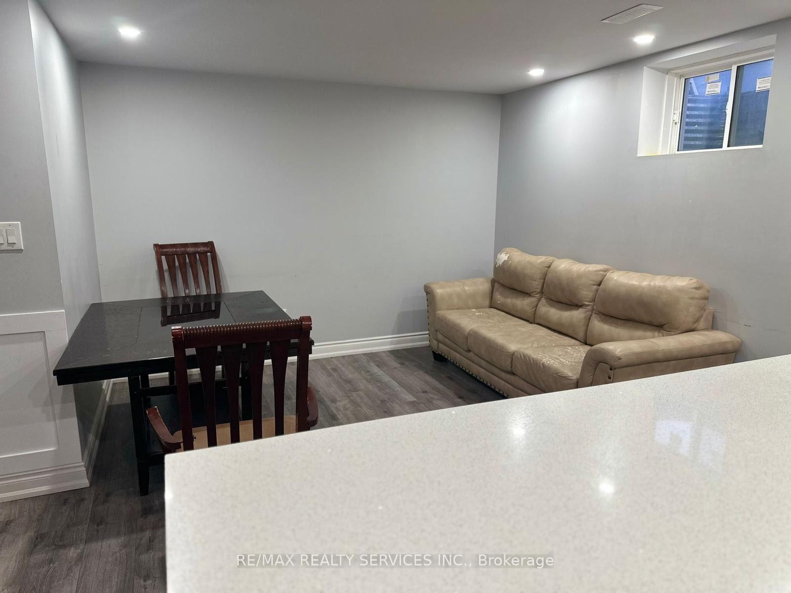Photo 5 of 266 Dougall Avenue, Caledon, Rural Caledon — HOMEH