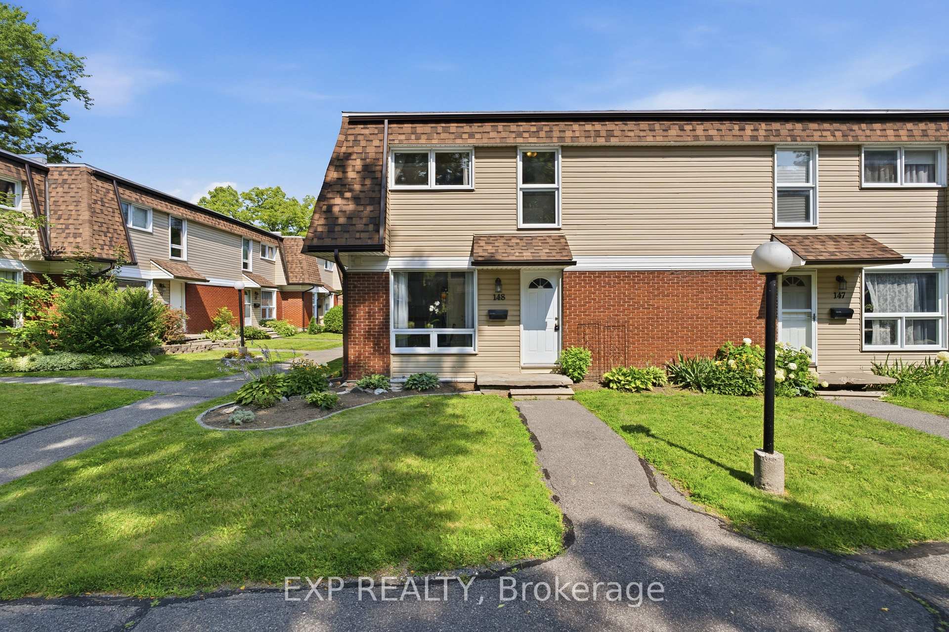 Front of Unit 16, 148 Rutherford Court