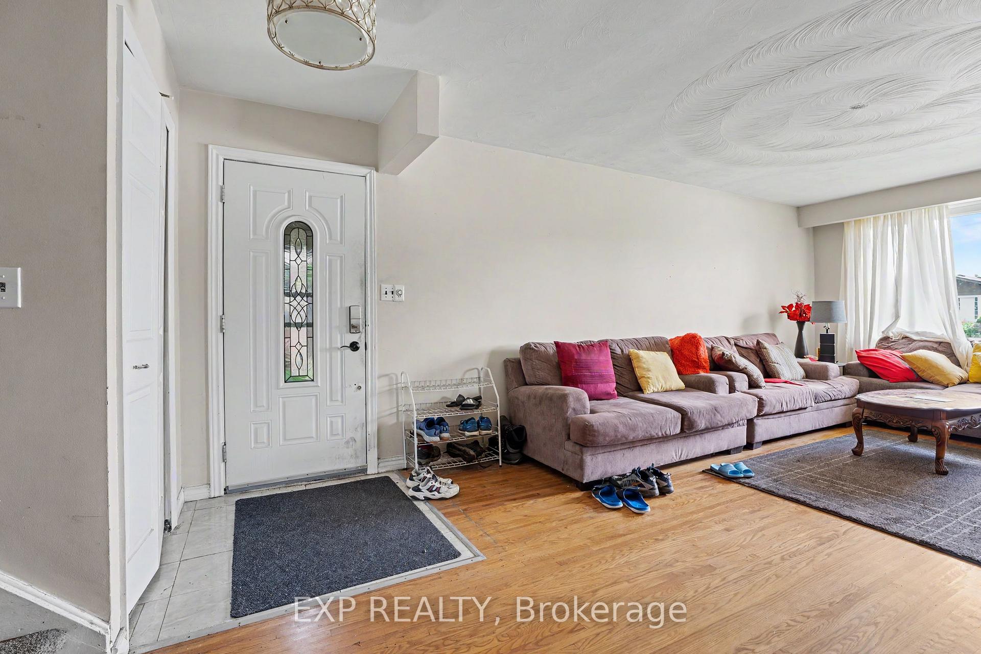 Photo 4 of 31 Darlington Drive, Hamilton, Gilbert — HOMEH