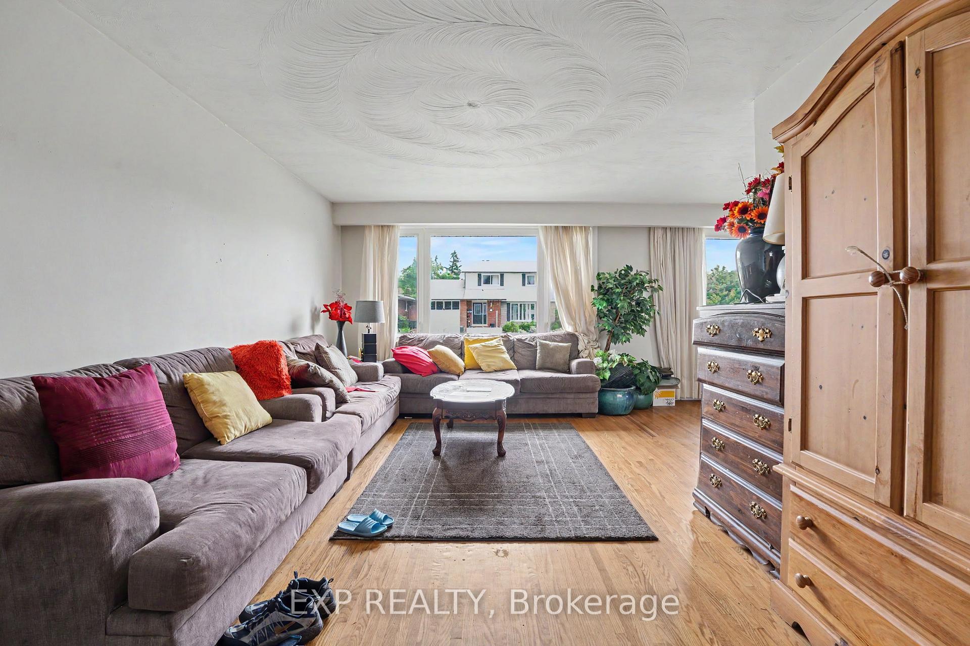 Photo 5 of 31 Darlington Drive, Hamilton, Gilbert — HOMEH
