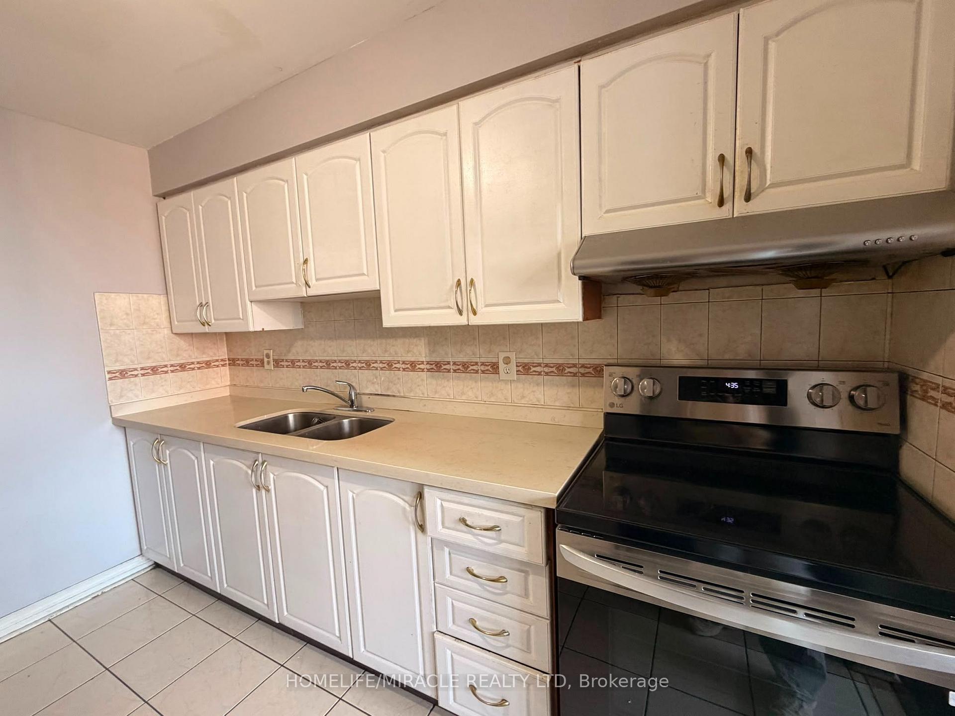 Photo 6 of Unit 916, 100 Dundalk Drive, Scarborough, Dorset Park — HOMEH