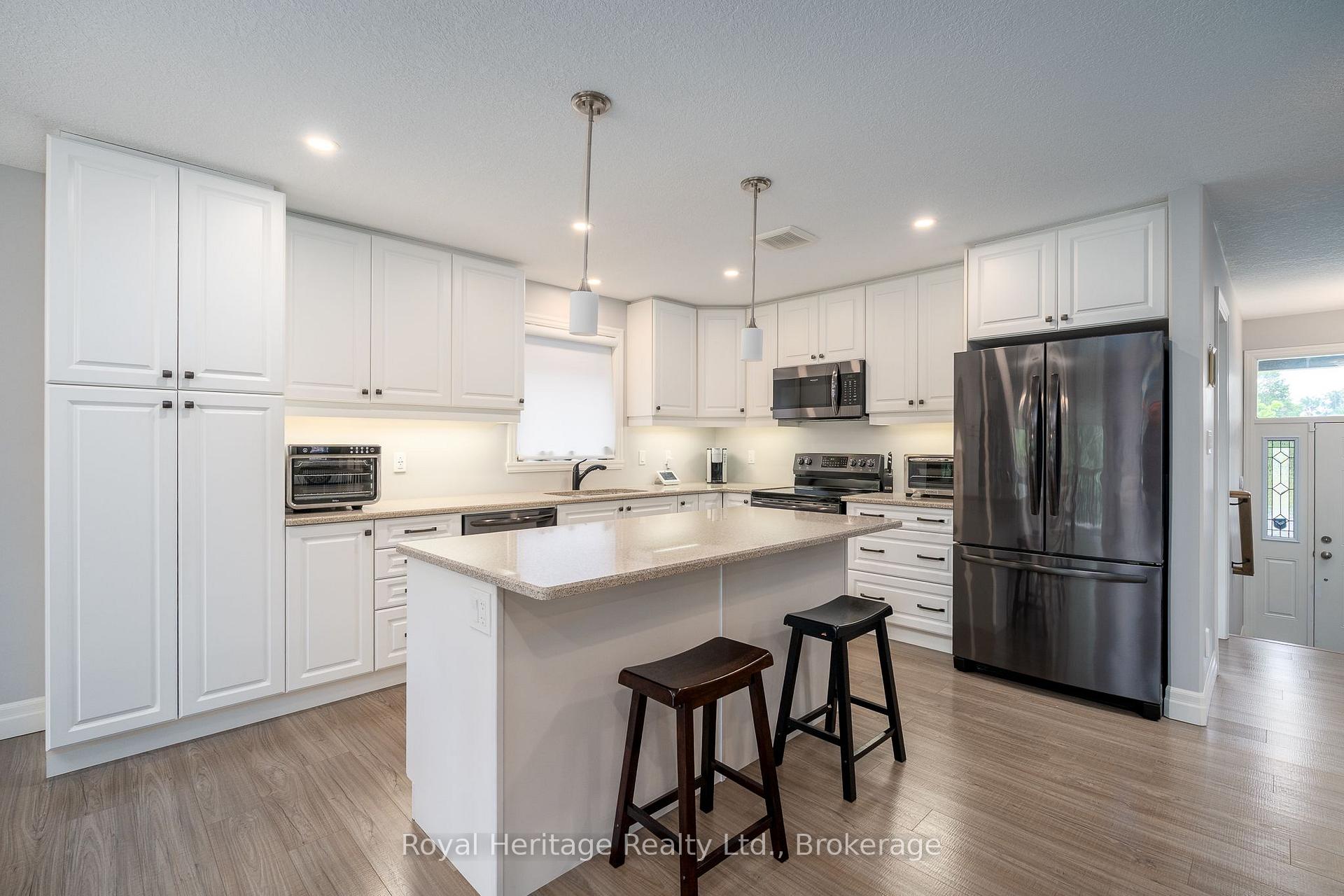 Photo 5 of 22 Lanark Drive, Belleville, Belleville Ward — HOMEH