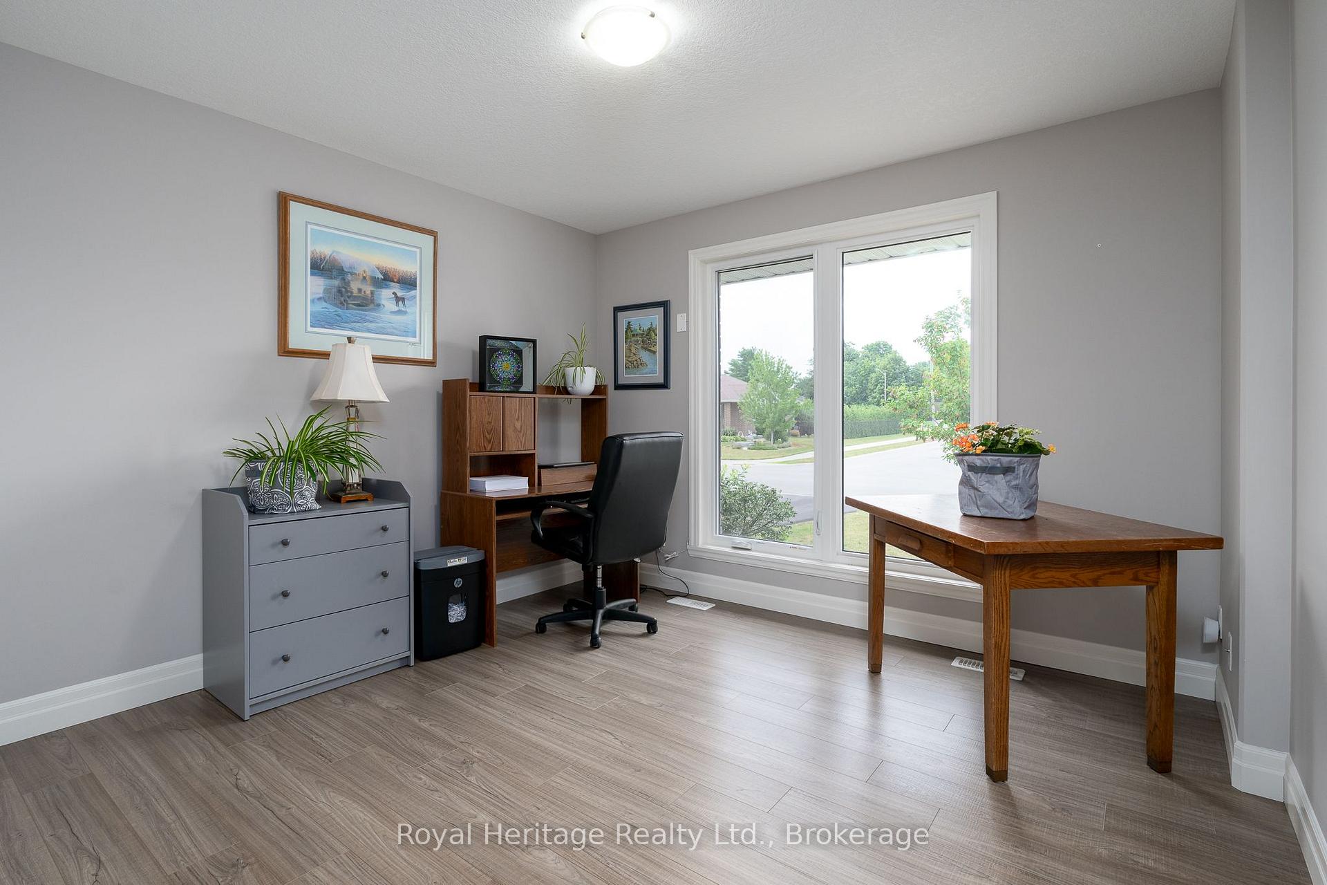 Photo 11 of 22 Lanark Drive, Belleville, Belleville Ward — HOMEH