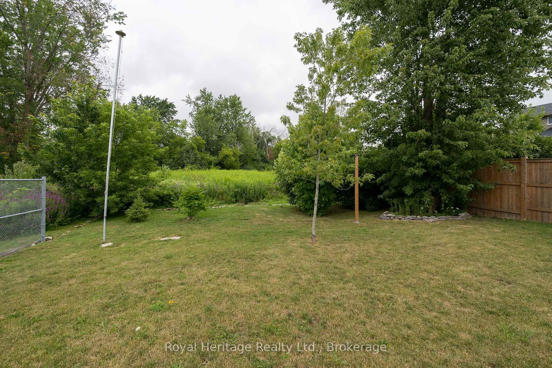 Photo 18 of 22 Lanark Drive, Belleville, Belleville Ward — HOMEH