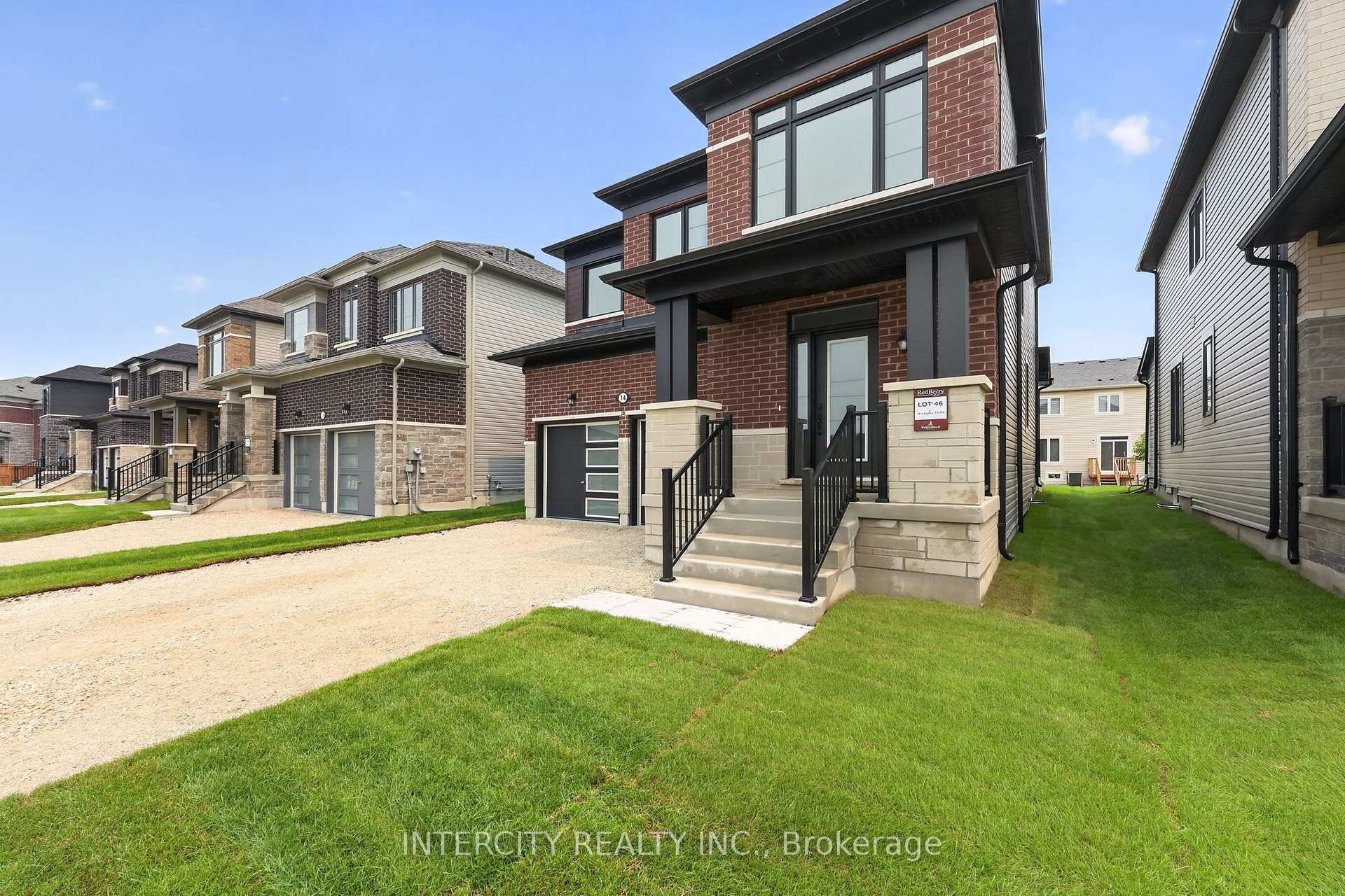 Photo 5 of 14 Legacy Circle, Wasaga Beach — HOMEH