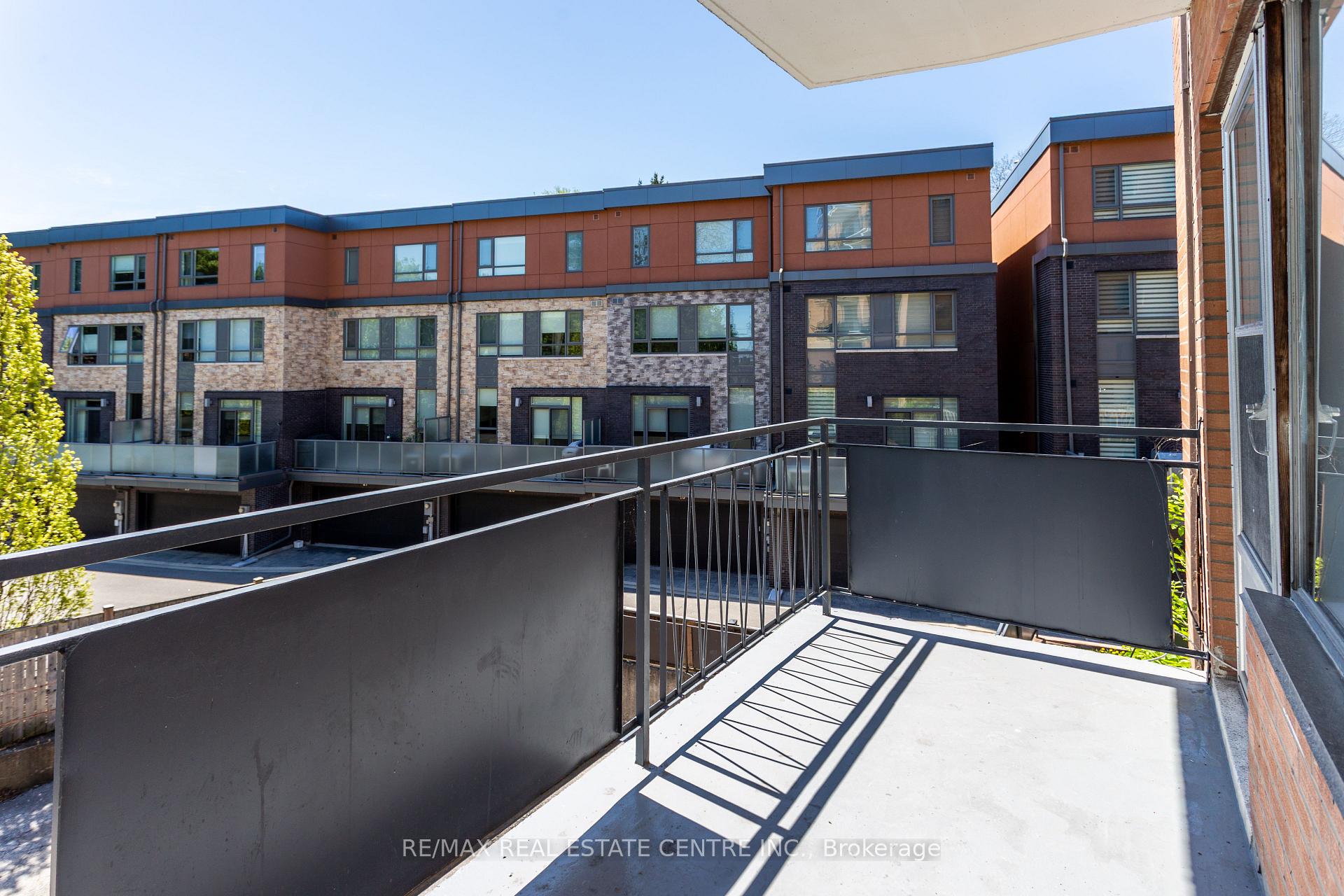 Front of Unit 205, 371 Lakeshore Road W