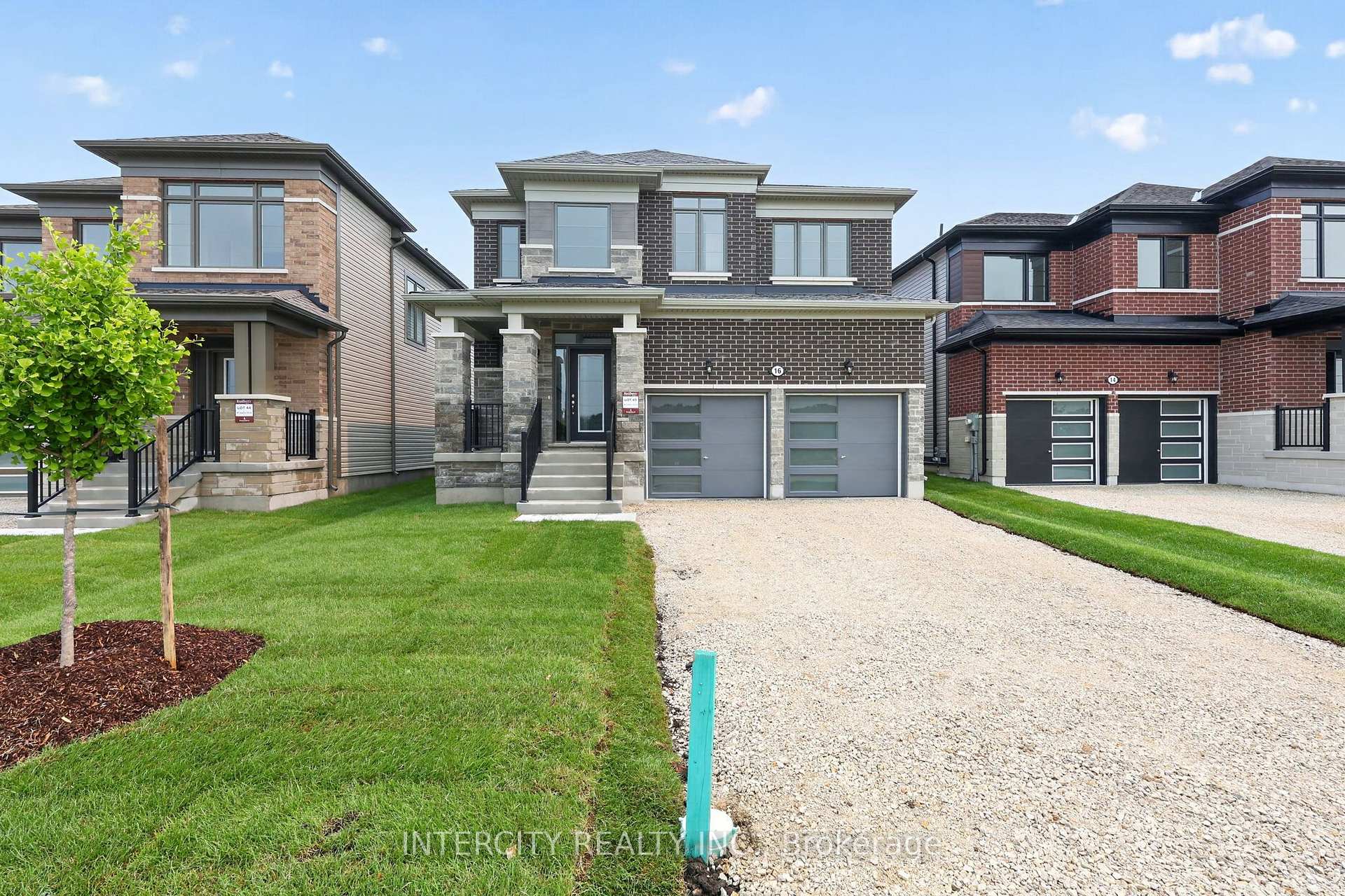 Photo 3 of 16 Legacy Circle, Wasaga Beach — HOMEH