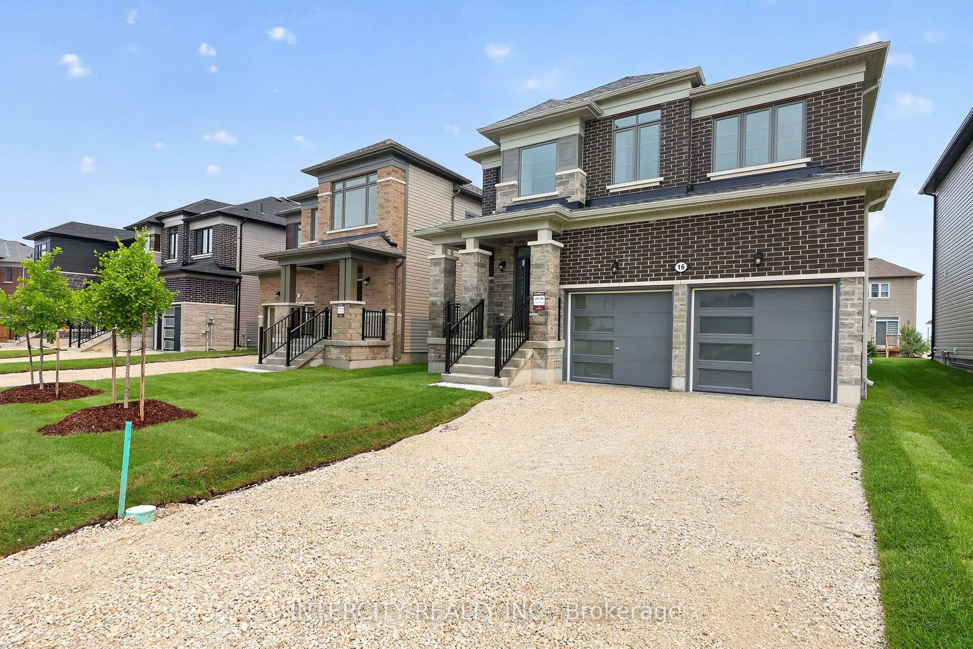 Photo 4 of 16 Legacy Circle, Wasaga Beach — HOMEH