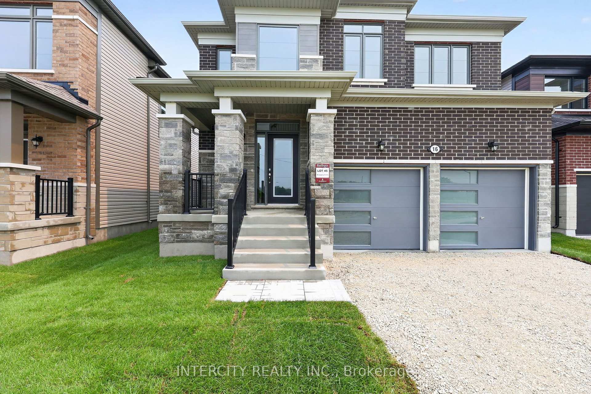 Photo 5 of 16 Legacy Circle, Wasaga Beach — HOMEH