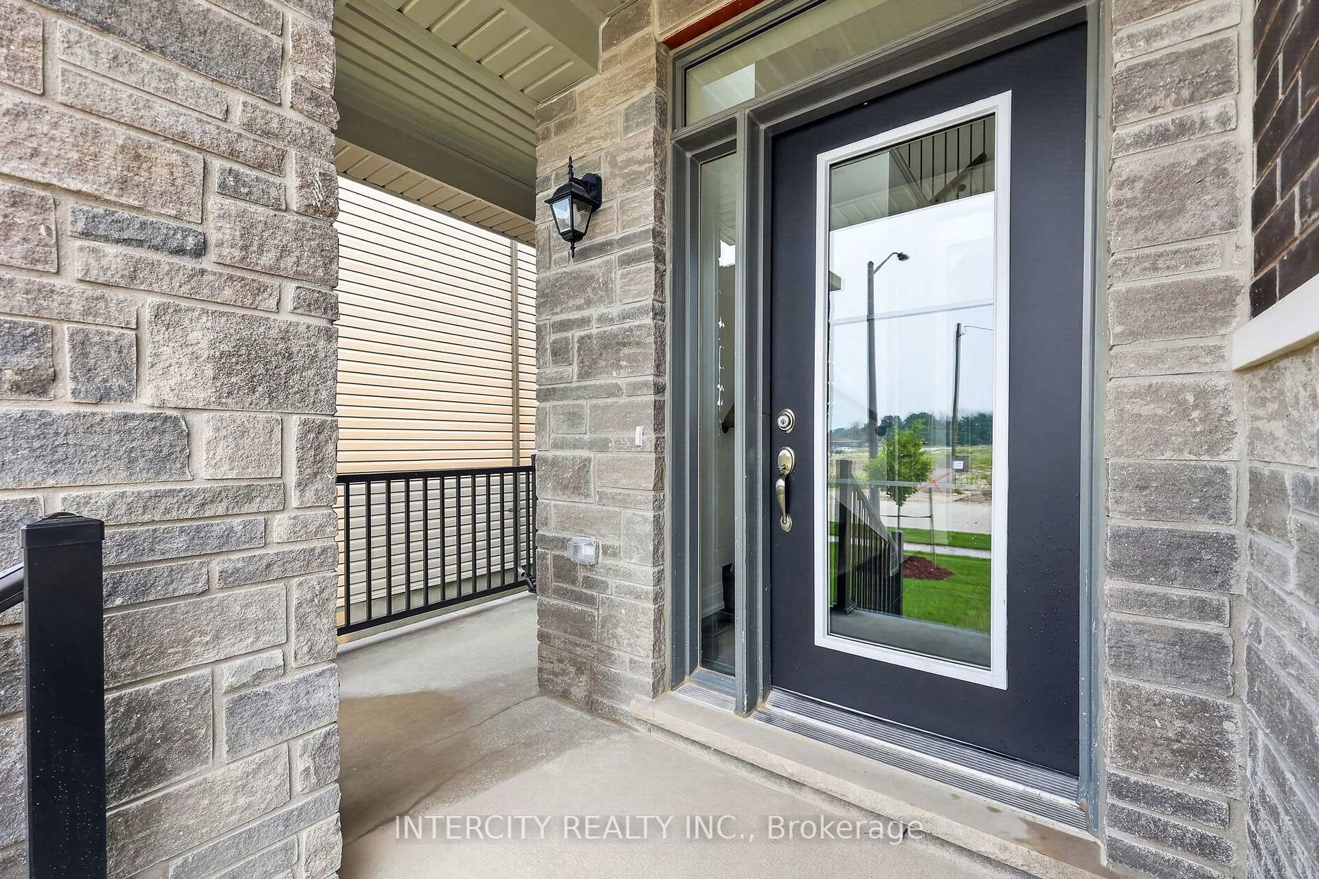 Photo 7 of 16 Legacy Circle, Wasaga Beach — HOMEH