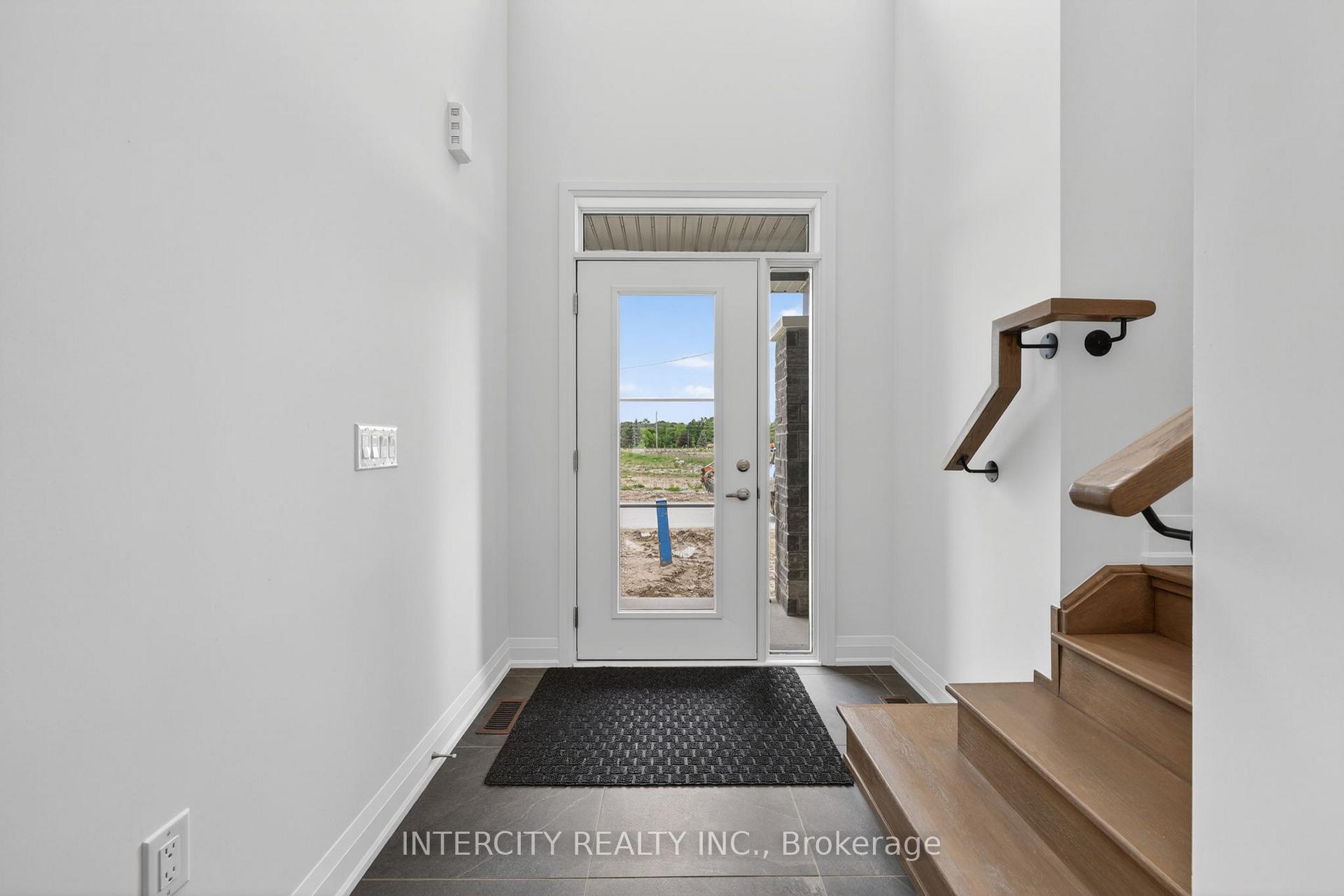 Photo 8 of 16 Legacy Circle, Wasaga Beach — HOMEH