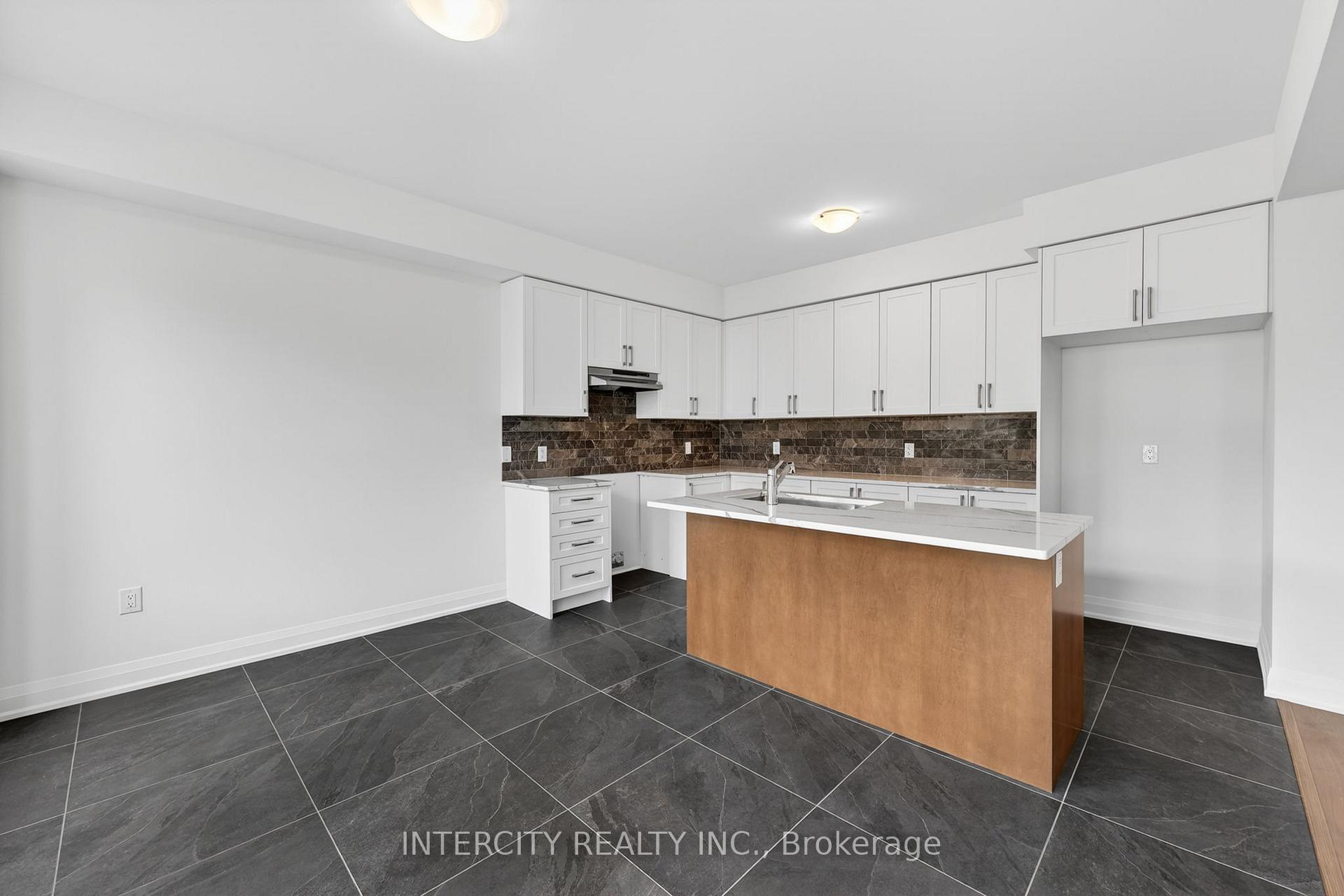Photo 11 of 16 Legacy Circle, Wasaga Beach — HOMEH