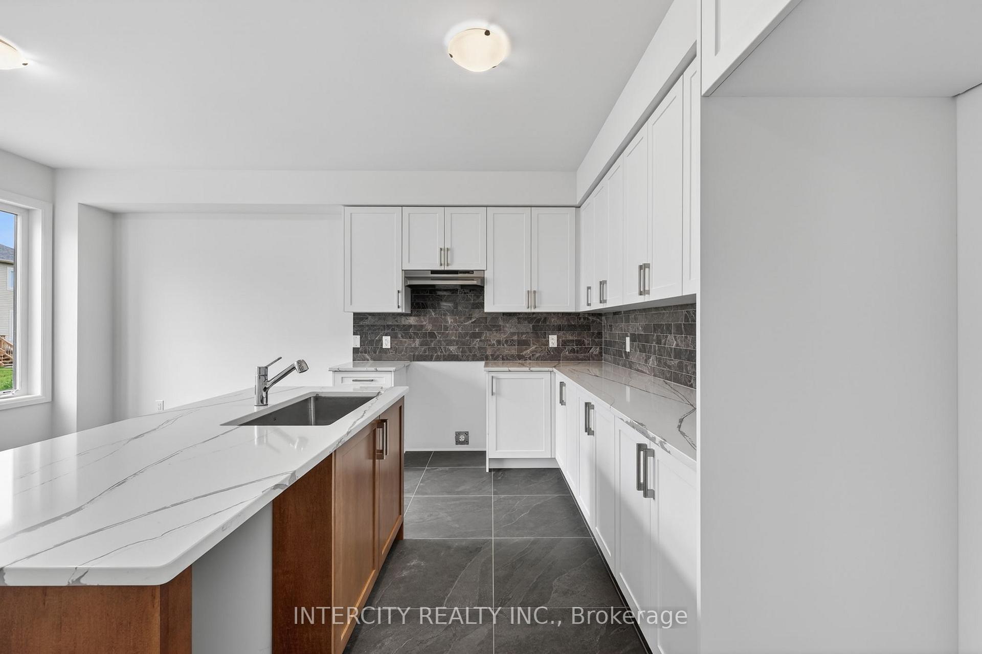Photo 13 of 16 Legacy Circle, Wasaga Beach — HOMEH