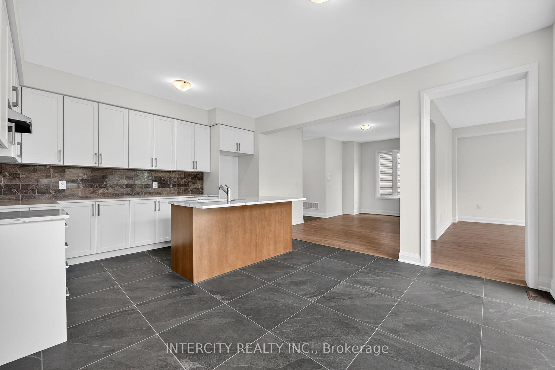 Photo 17 of 16 Legacy Circle, Wasaga Beach — HOMEH