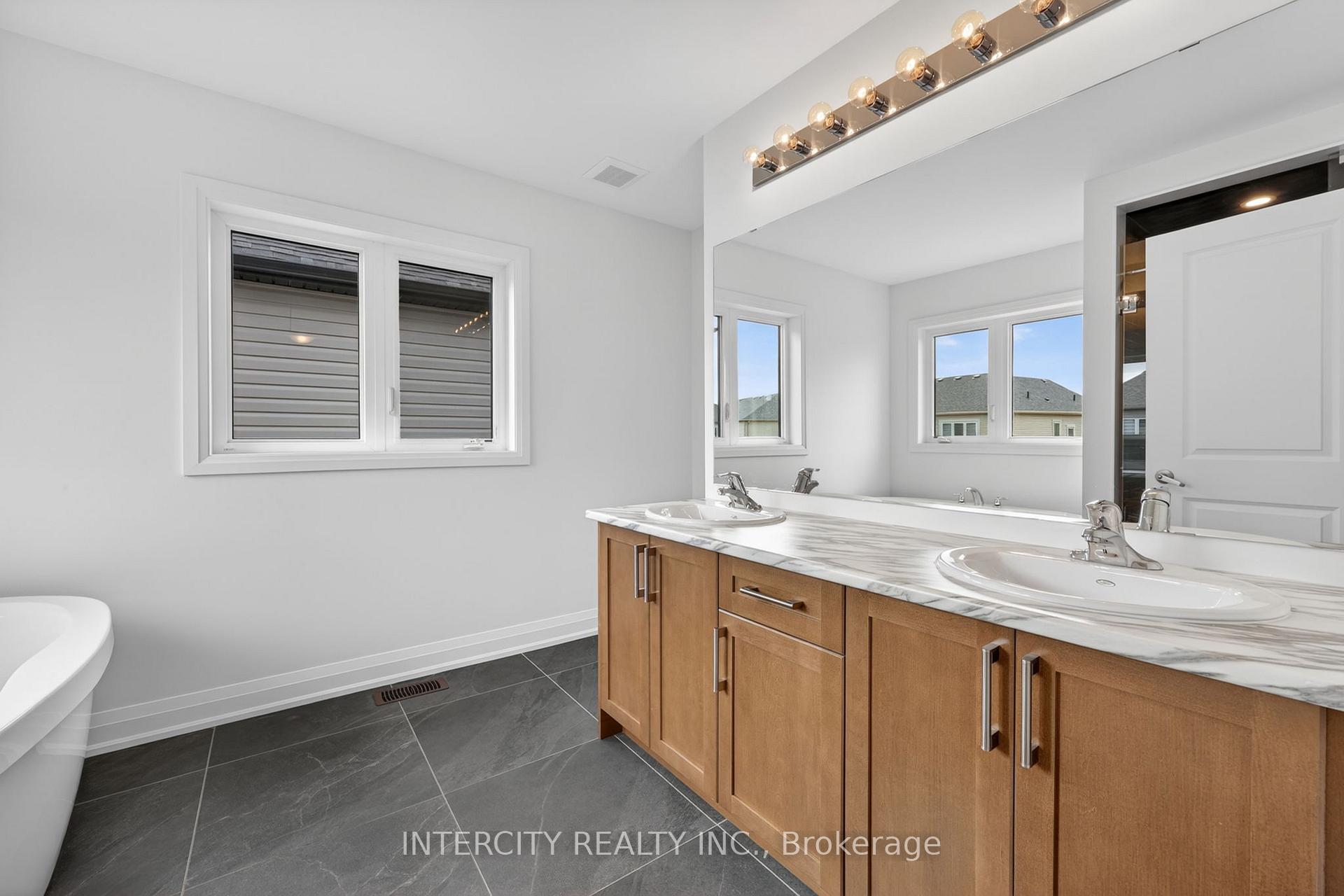 Photo 31 of 16 Legacy Circle, Wasaga Beach — HOMEH