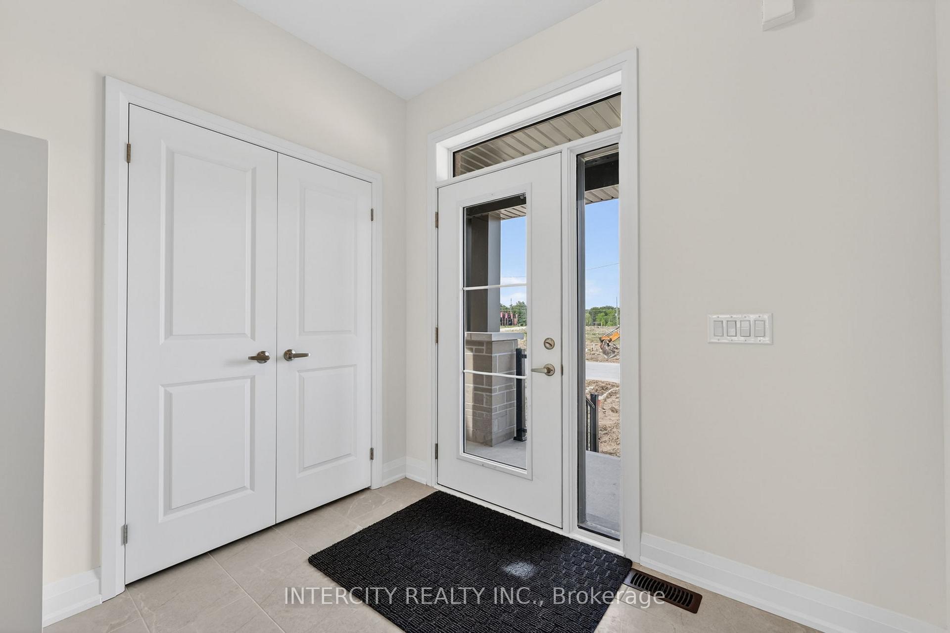 Photo 8 of 18 Legacy Circle, Wasaga Beach — HOMEH