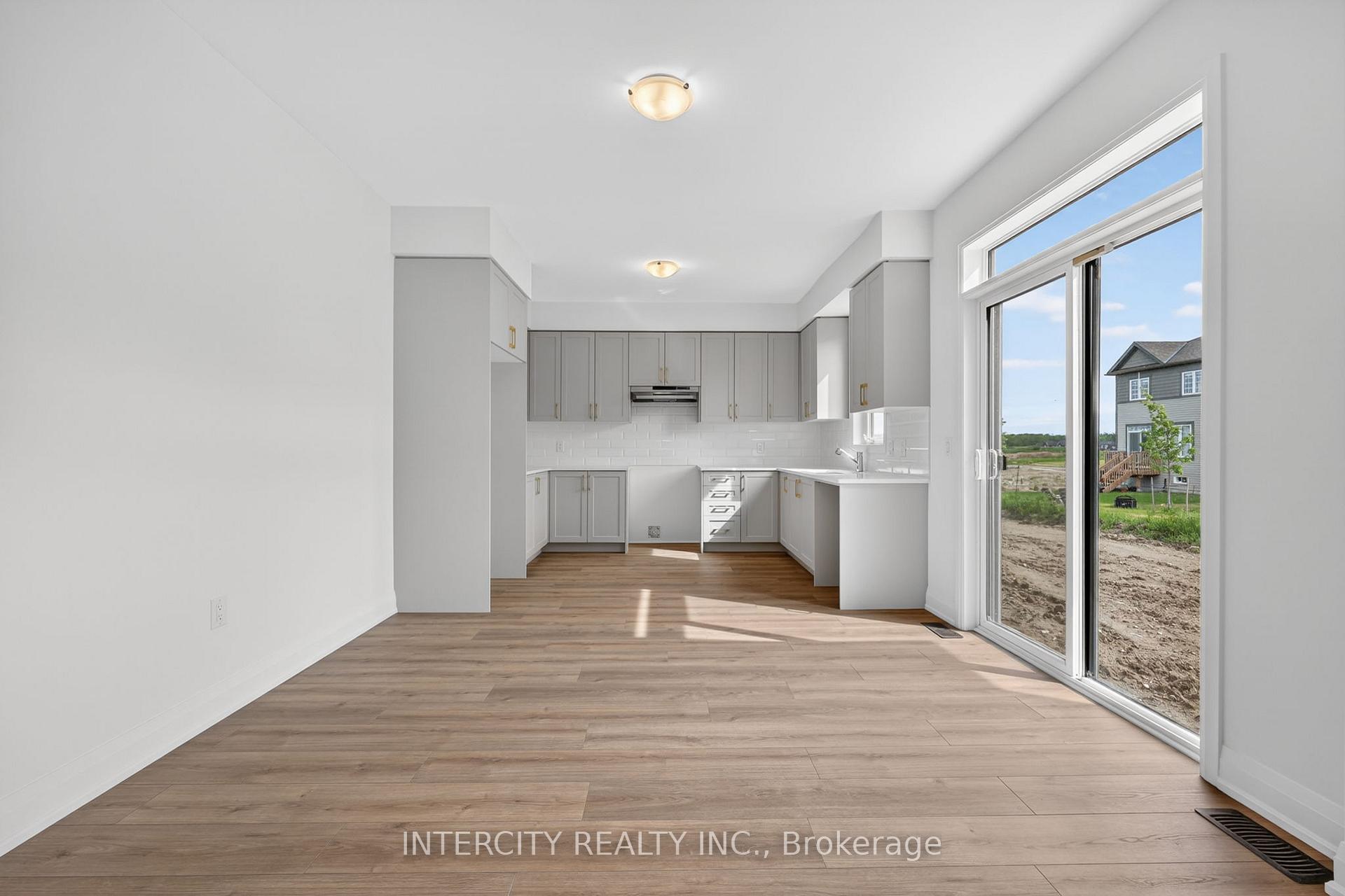 Photo 9 of 18 Legacy Circle, Wasaga Beach — HOMEH