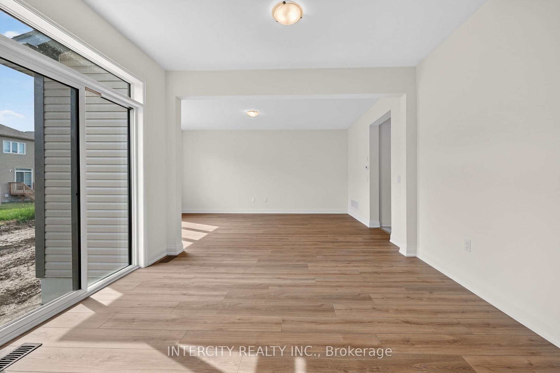Photo 15 of 18 Legacy Circle, Wasaga Beach — HOMEH