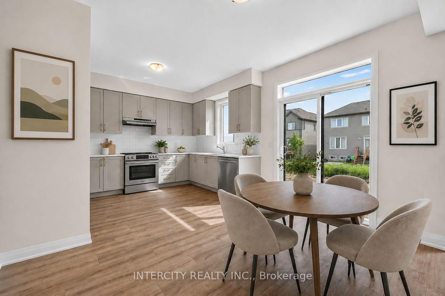 Photo 16 of 18 Legacy Circle, Wasaga Beach — HOMEH