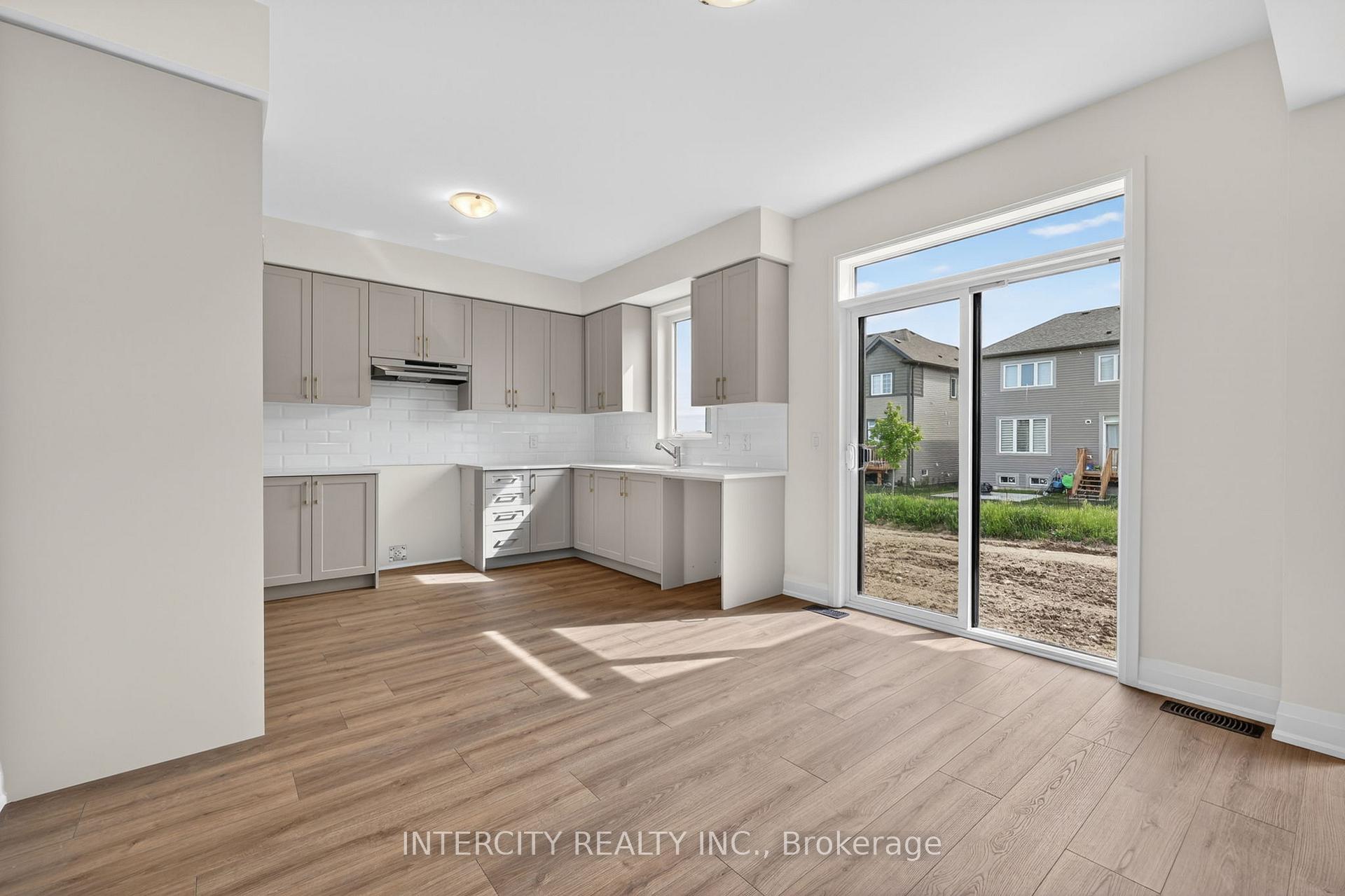Photo 17 of 18 Legacy Circle, Wasaga Beach — HOMEH