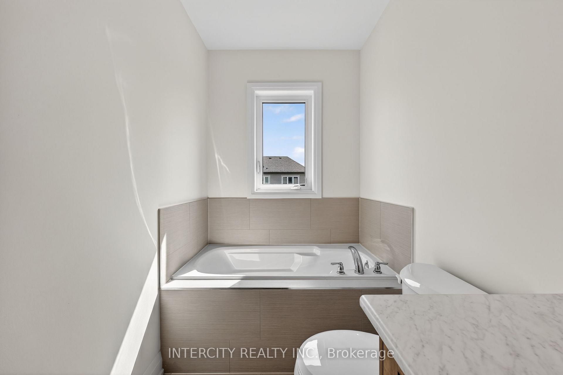 Photo 28 of 18 Legacy Circle, Wasaga Beach — HOMEH