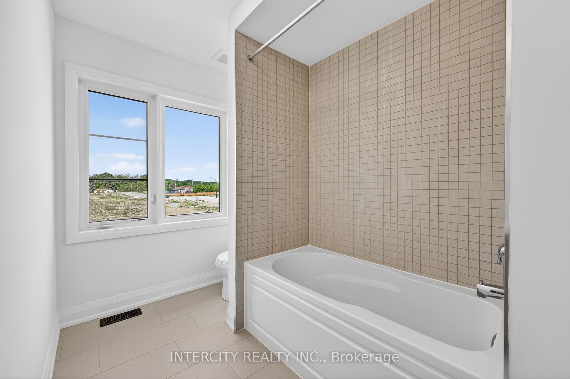 Photo 33 of 18 Legacy Circle, Wasaga Beach — HOMEH