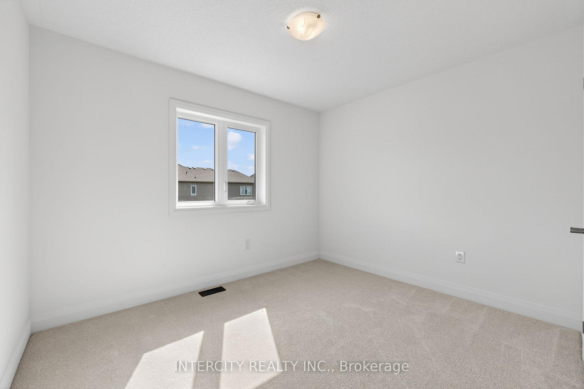 Photo 34 of 18 Legacy Circle, Wasaga Beach — HOMEH