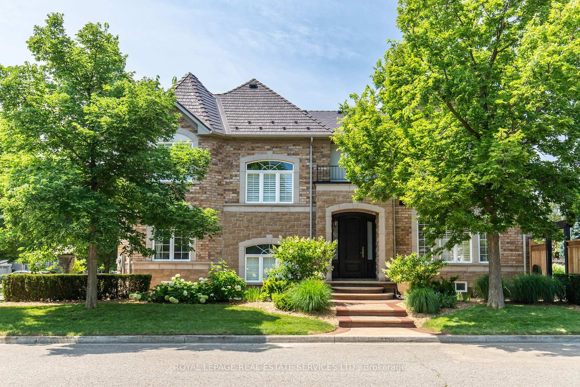 Photo 2 of 2149 Alderbrook Drive, Oakville, Westmount — HOMEH