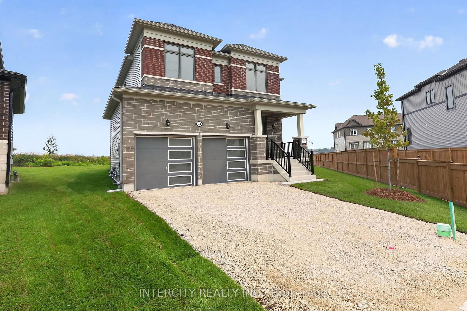 Photo 3 of 24 Legacy Circle, Wasaga Beach — HOMEH