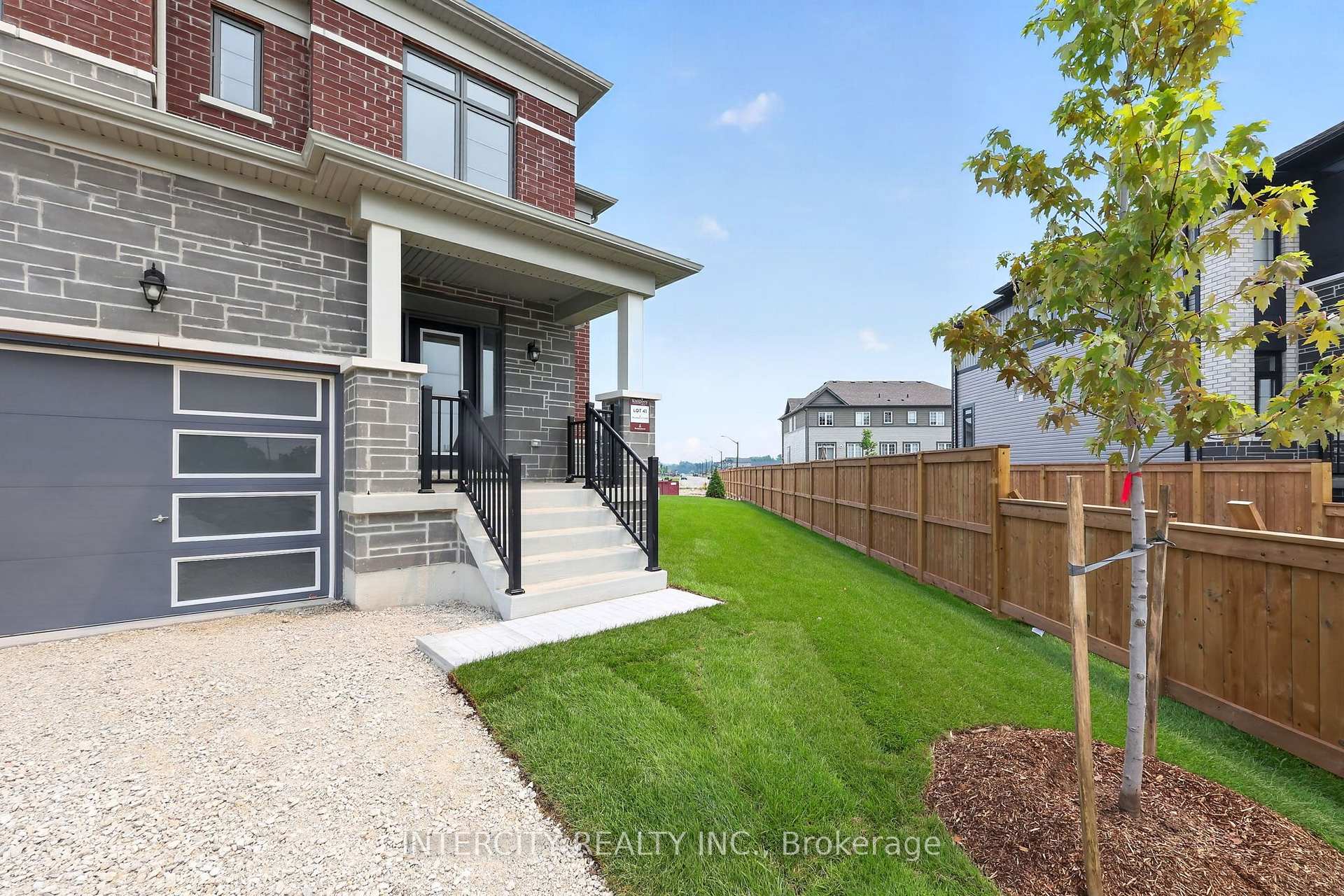Photo 5 of 24 Legacy Circle, Wasaga Beach — HOMEH