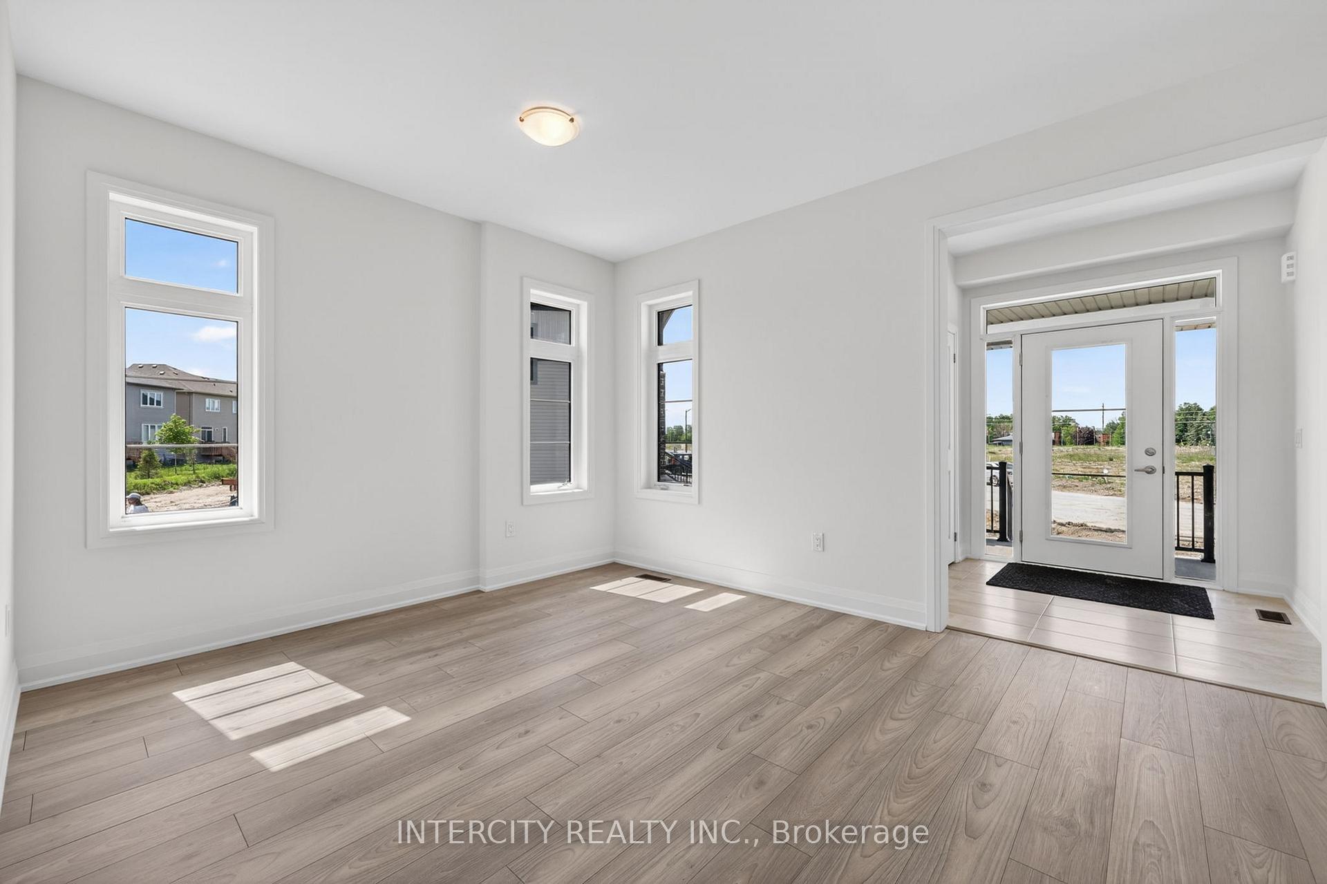 Photo 16 of 24 Legacy Circle, Wasaga Beach — HOMEH