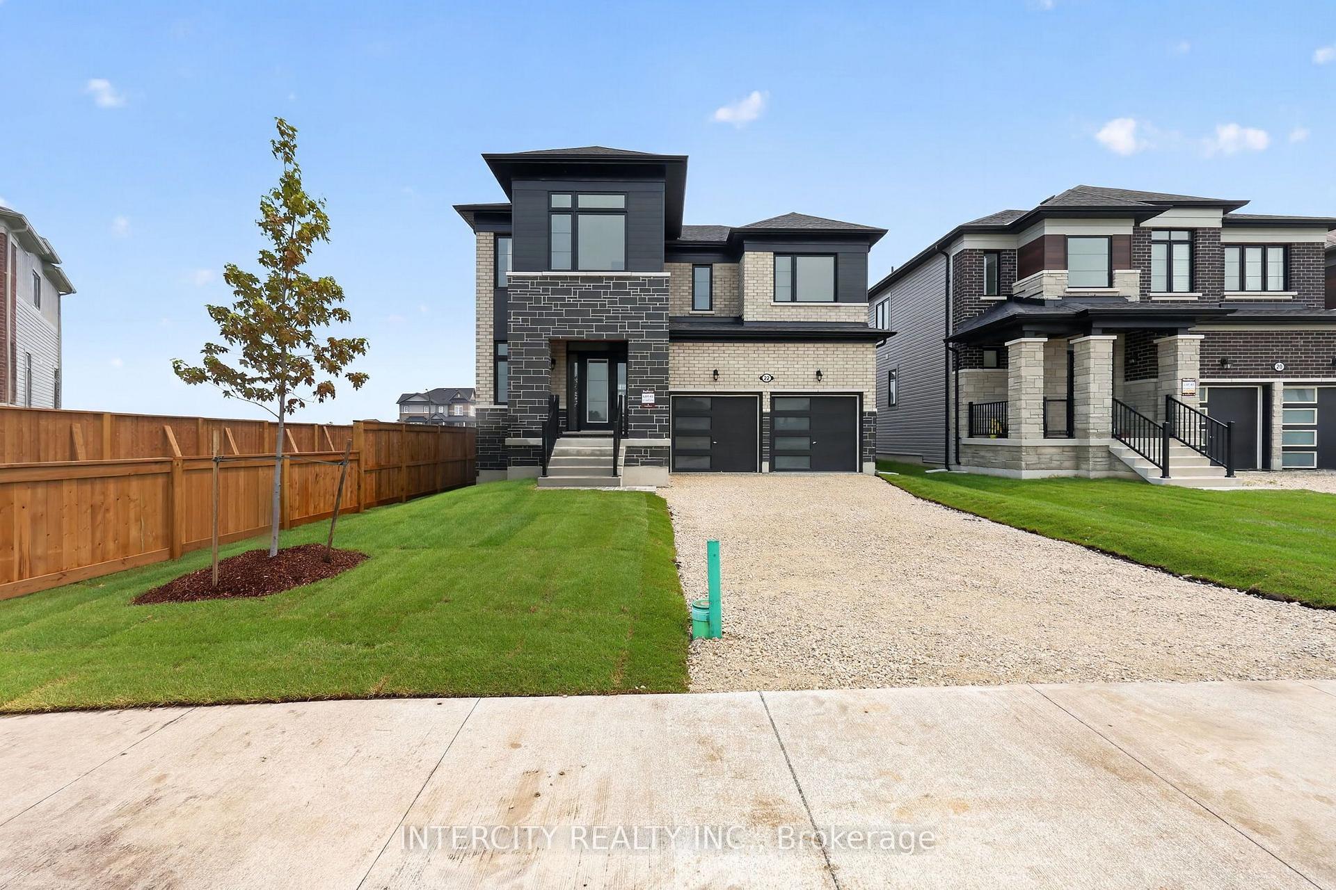 Photo 3 of 22 Legacy Circle, Wasaga Beach — HOMEH