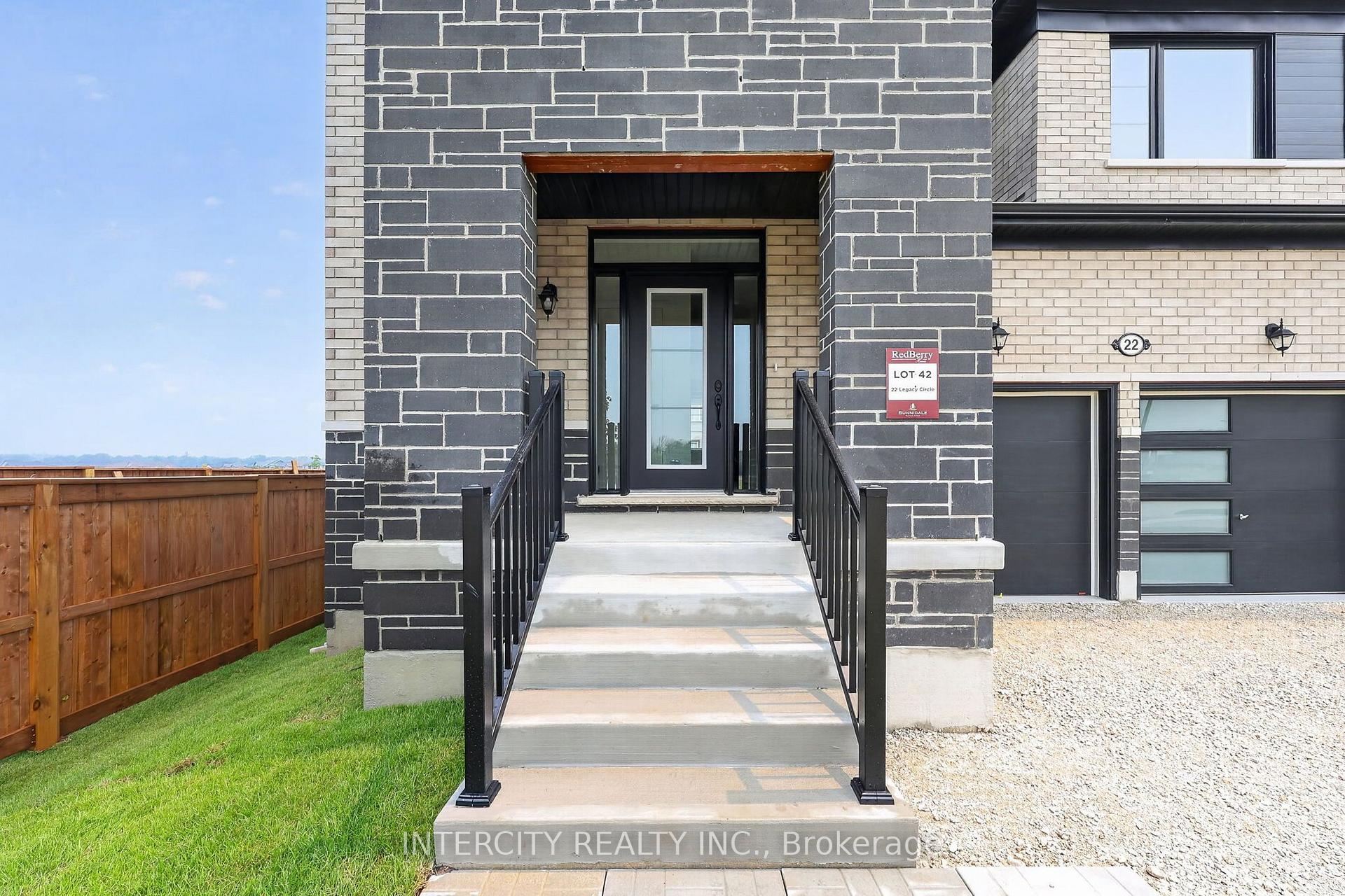 Photo 6 of 22 Legacy Circle, Wasaga Beach — HOMEH
