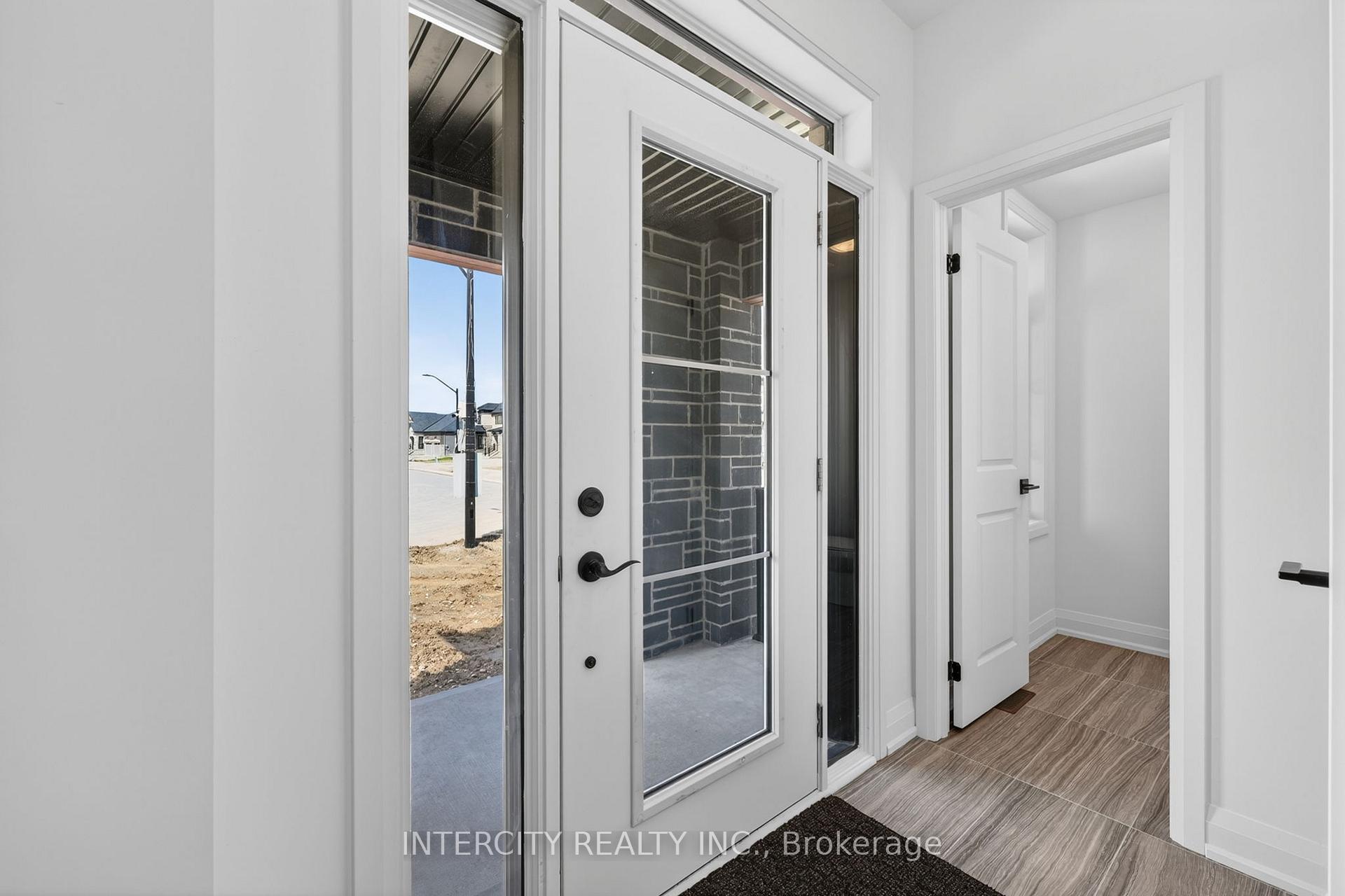 Photo 8 of 22 Legacy Circle, Wasaga Beach — HOMEH