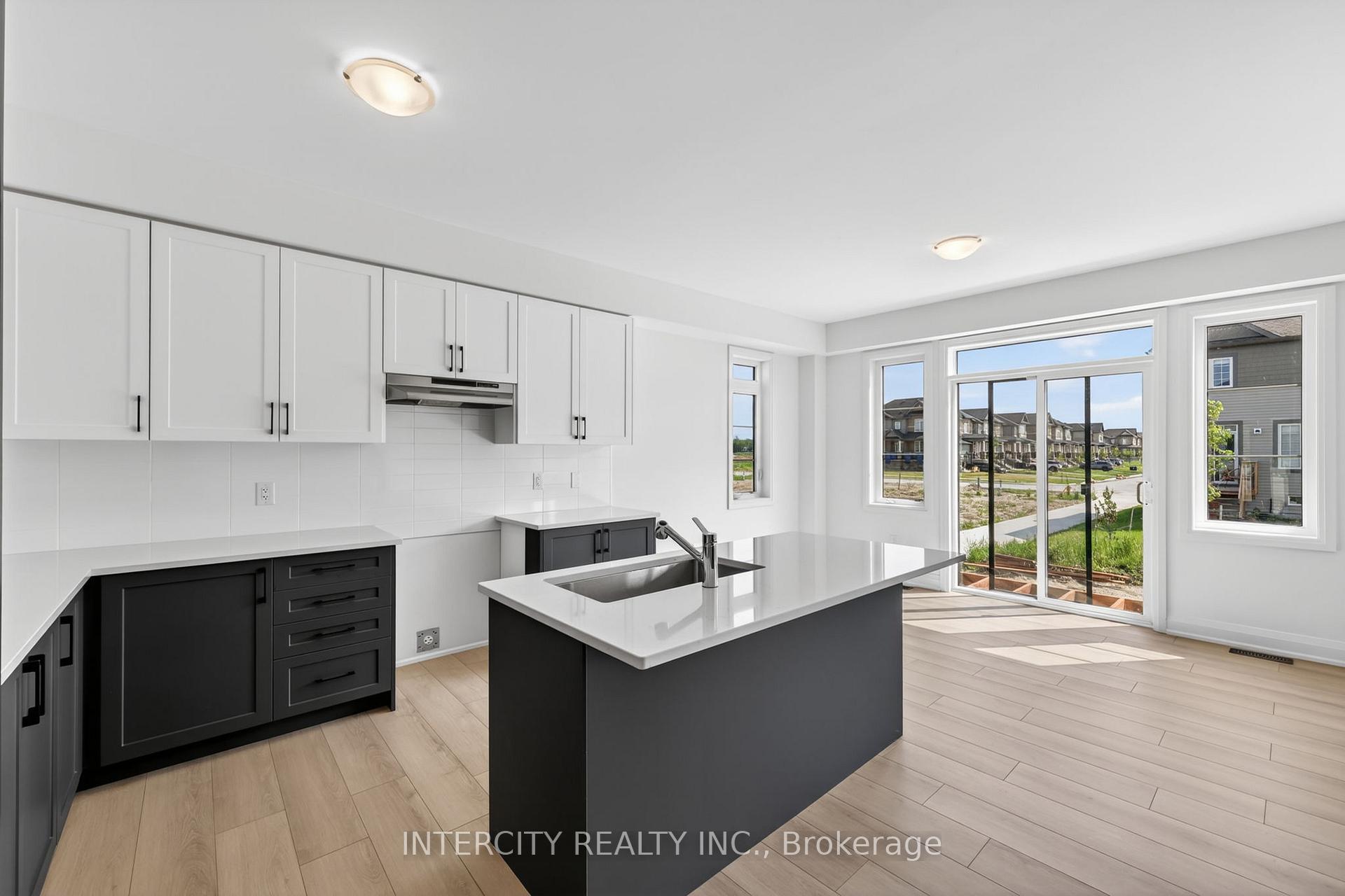 Photo 9 of 22 Legacy Circle, Wasaga Beach — HOMEH