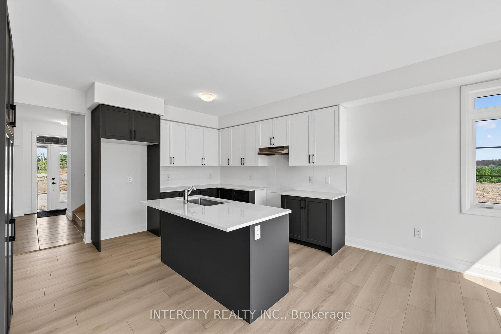Photo 10 of 22 Legacy Circle, Wasaga Beach — HOMEH