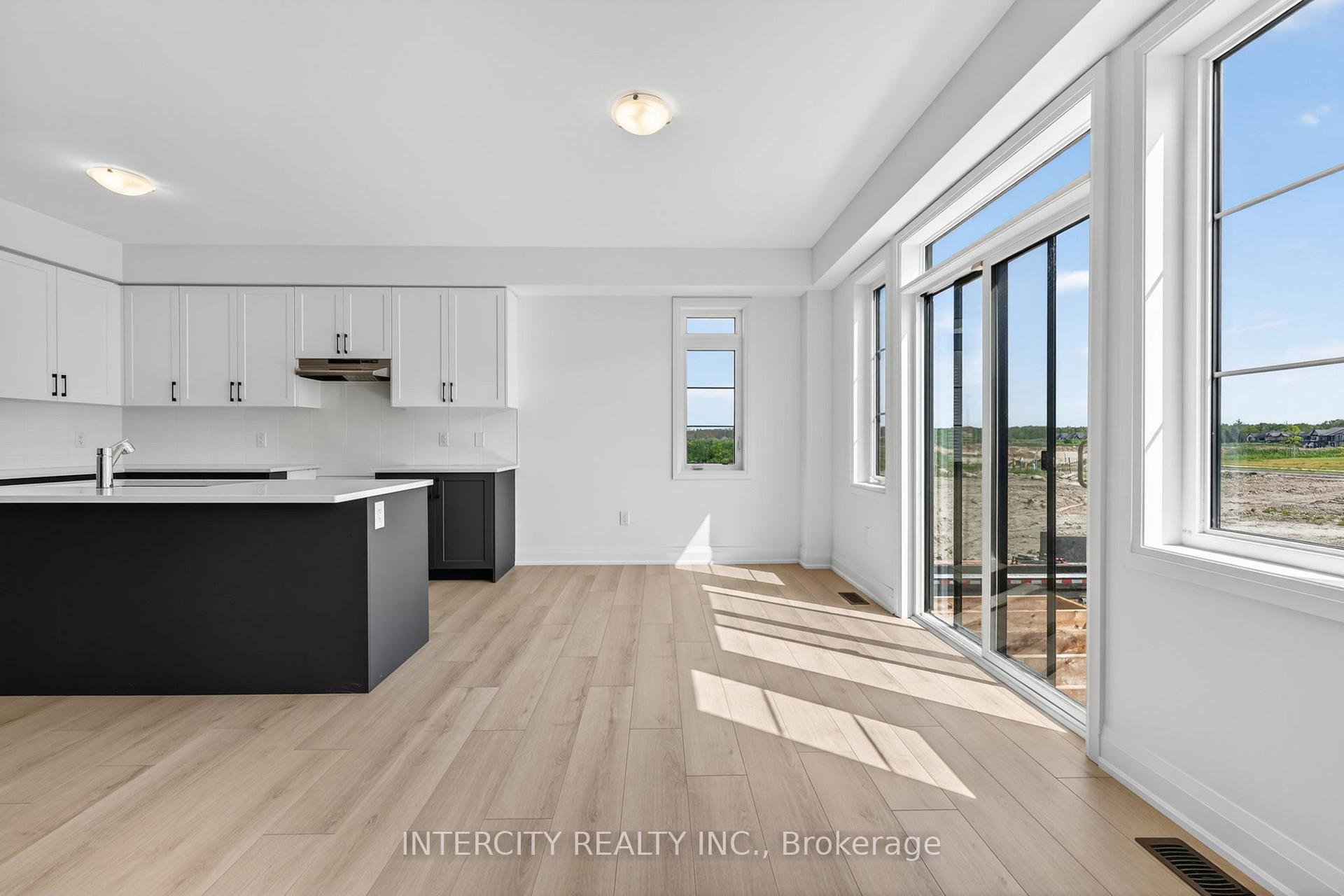 Photo 13 of 22 Legacy Circle, Wasaga Beach — HOMEH