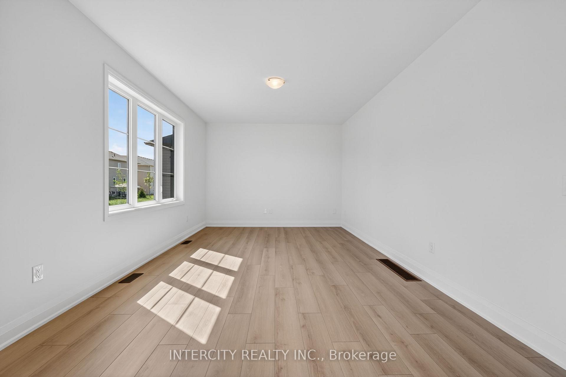 Photo 16 of 22 Legacy Circle, Wasaga Beach — HOMEH