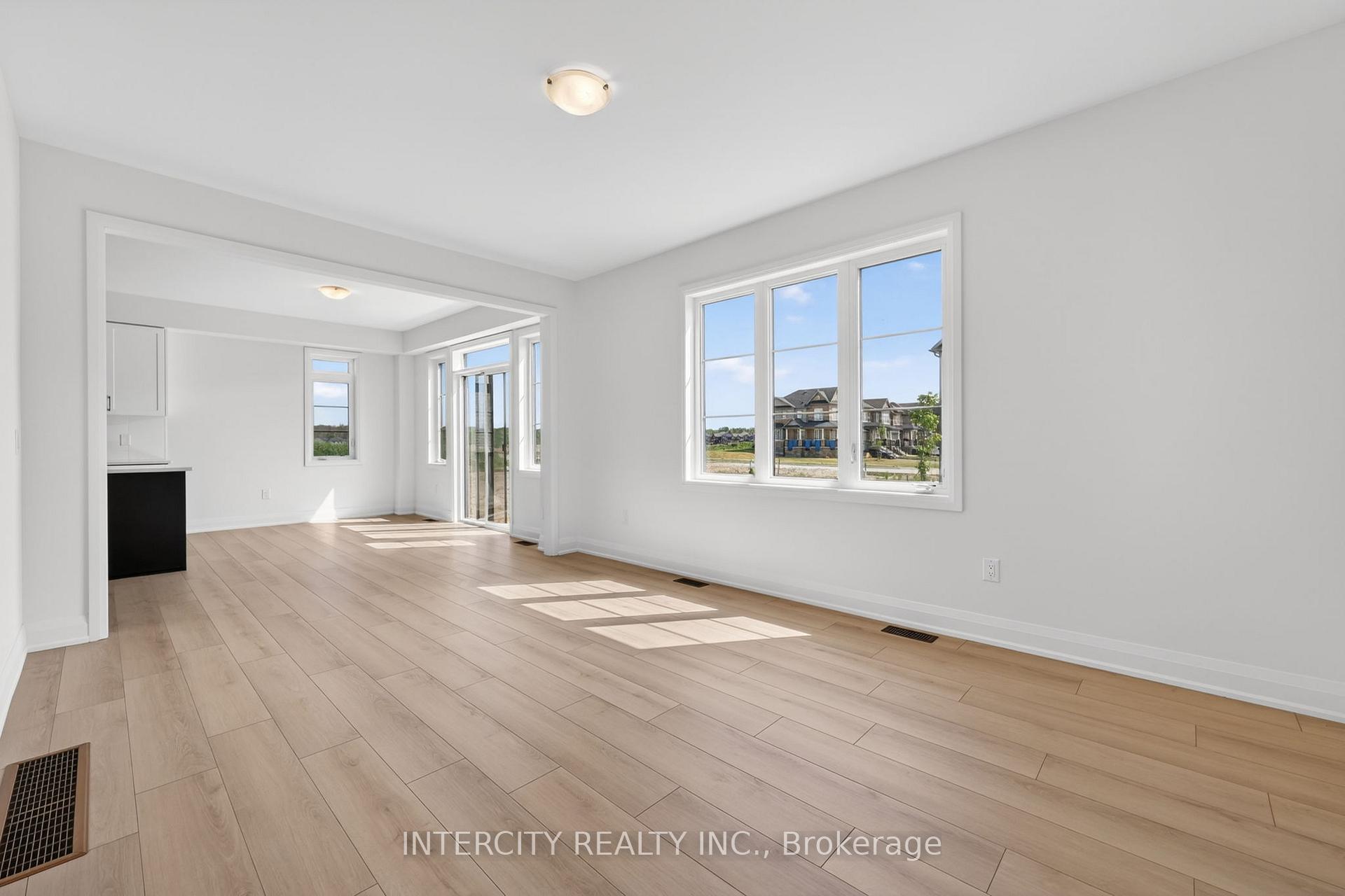 Photo 18 of 22 Legacy Circle, Wasaga Beach — HOMEH