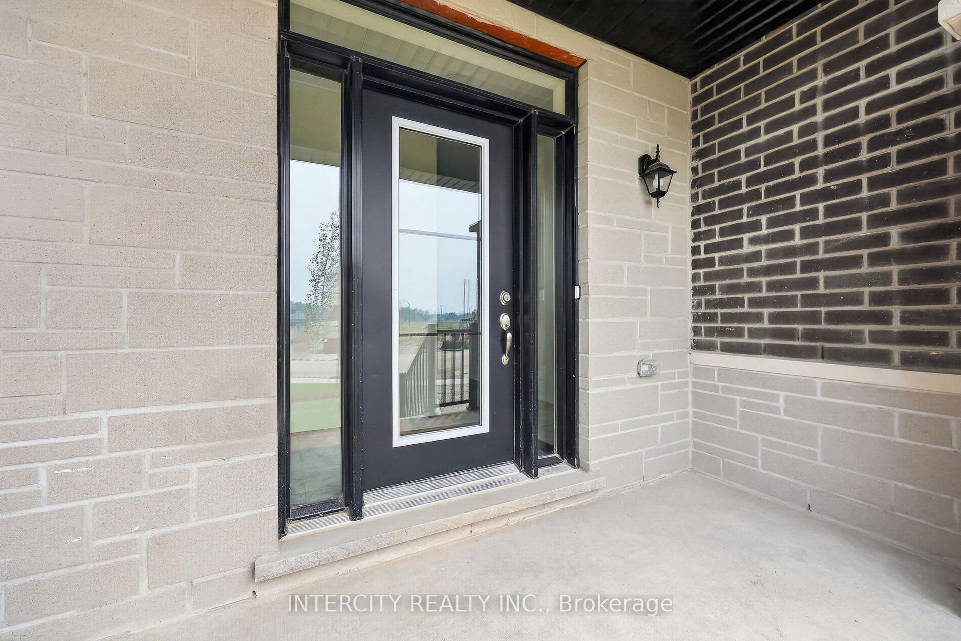 Photo 5 of 26 Legacy Circle, Wasaga Beach — HOMEH