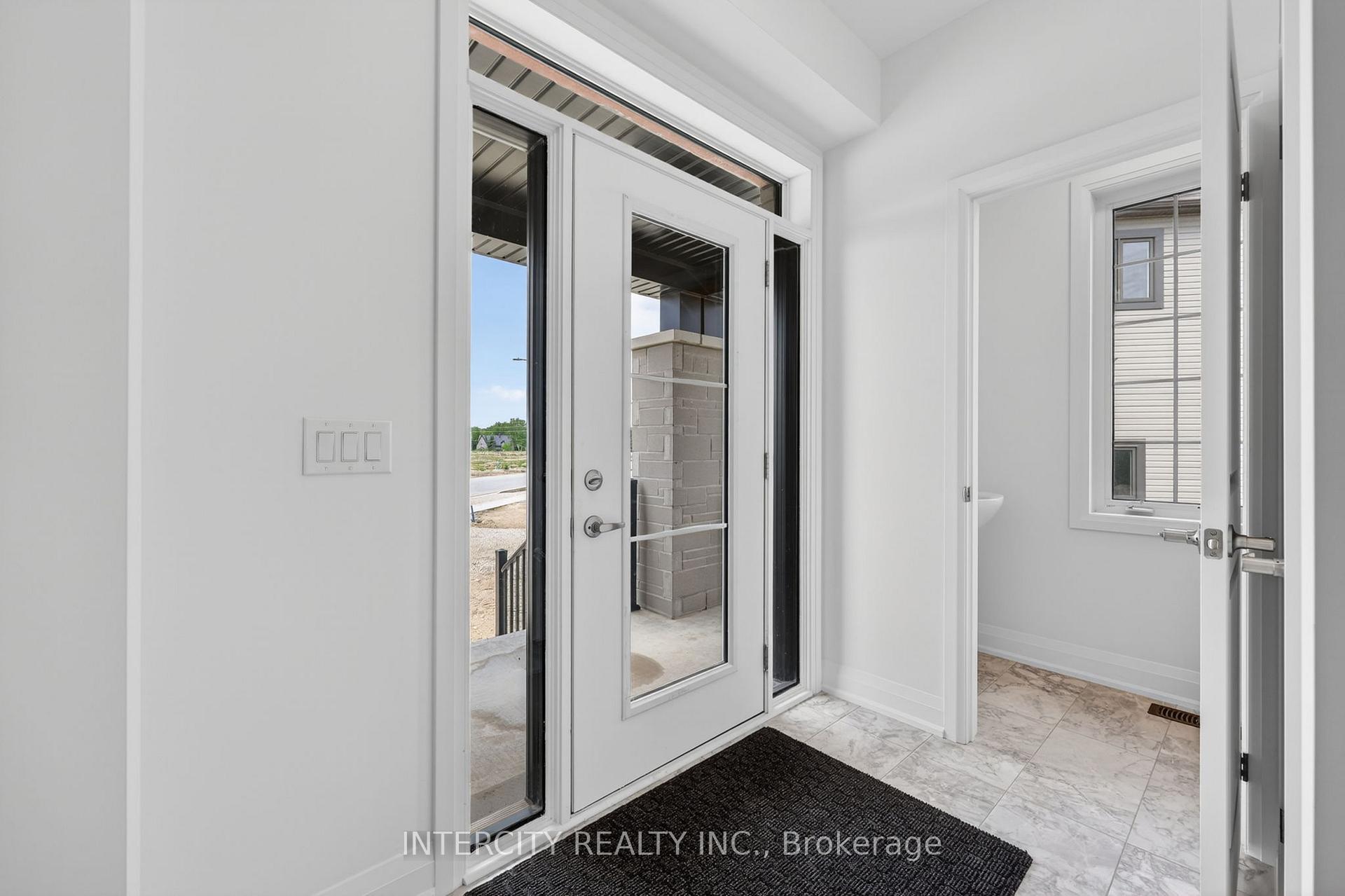 Photo 7 of 26 Legacy Circle, Wasaga Beach — HOMEH
