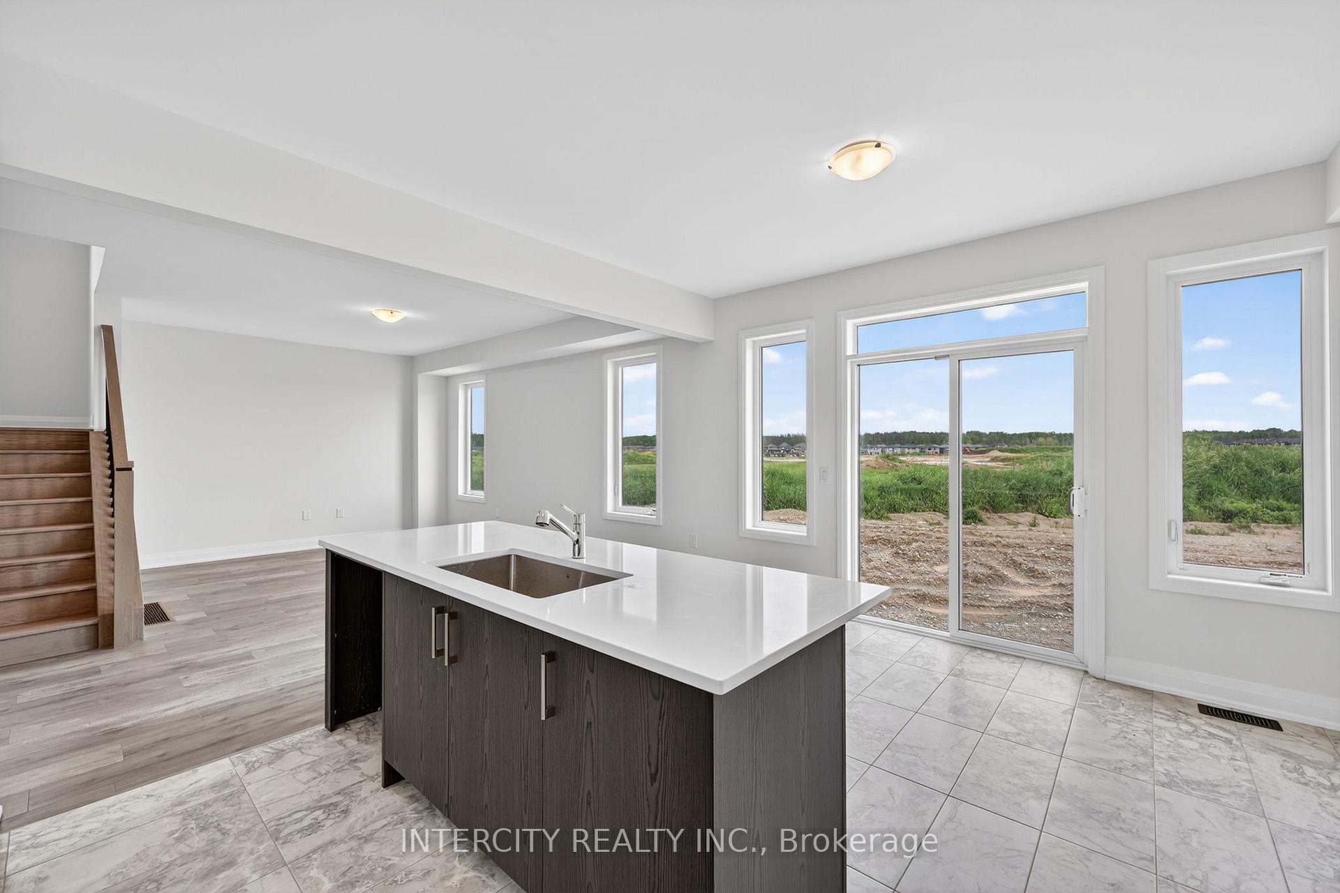 Photo 13 of 26 Legacy Circle, Wasaga Beach — HOMEH