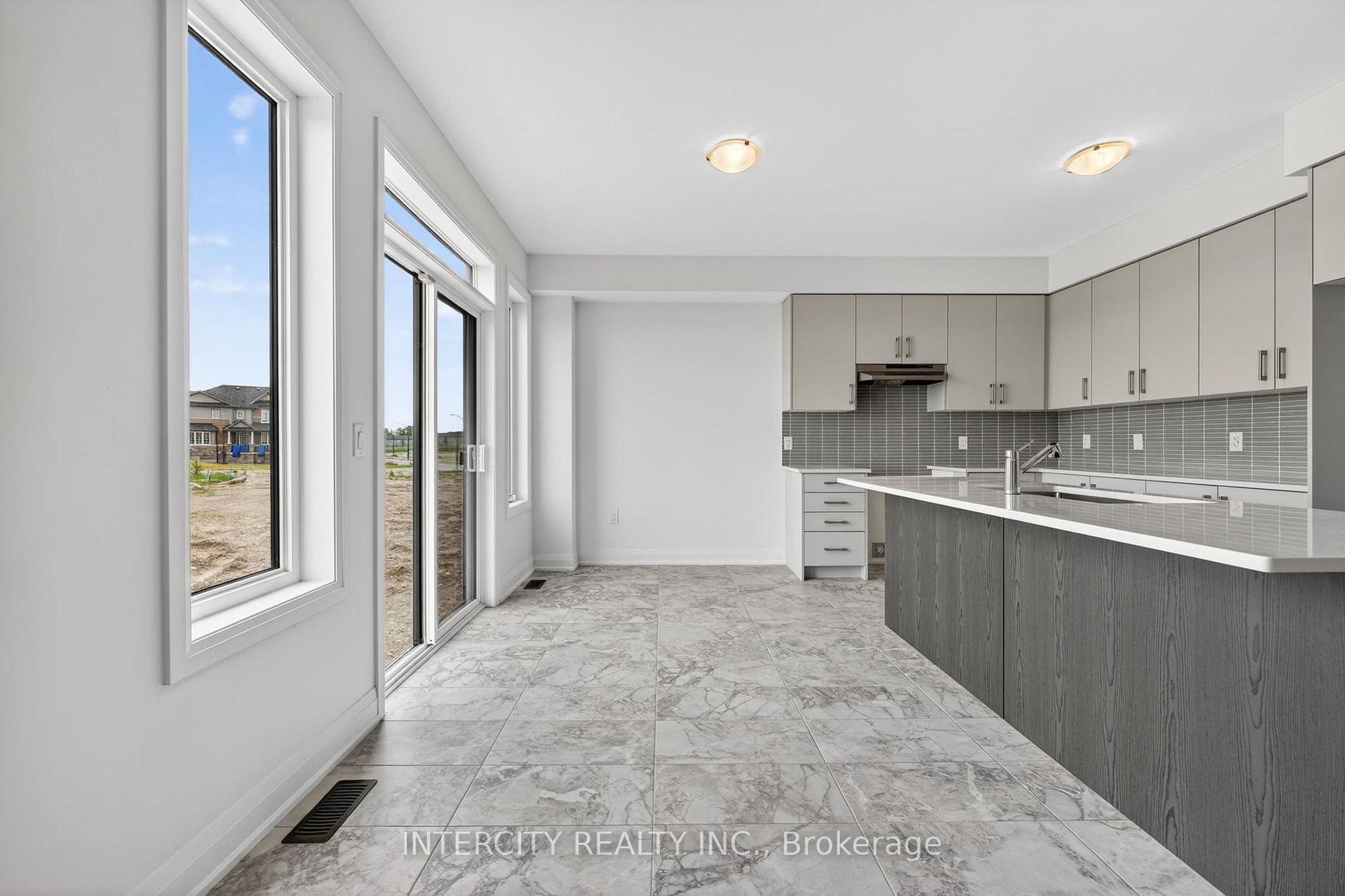 Photo 14 of 26 Legacy Circle, Wasaga Beach — HOMEH